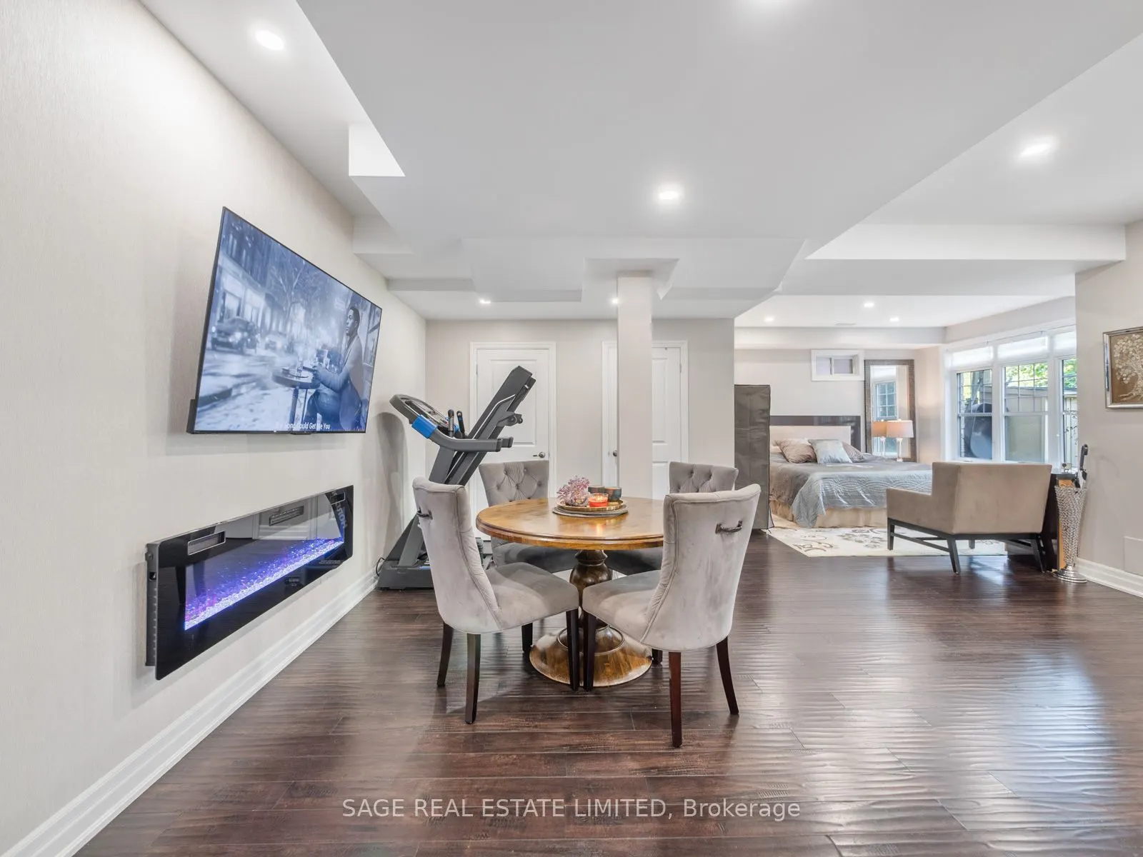 4 Alex Campbell Crescent W, #LOWER