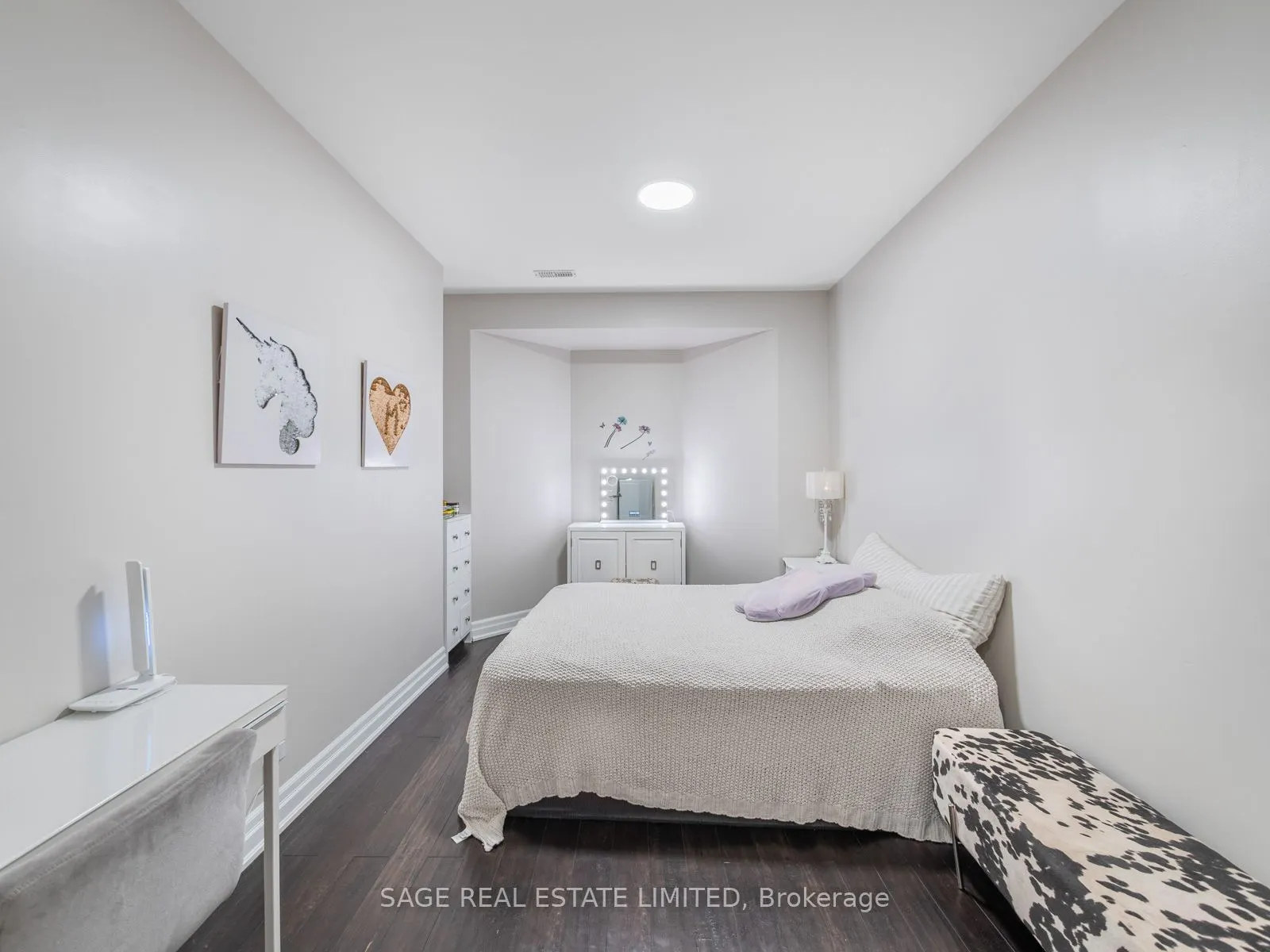 4 Alex Campbell Crescent W, #LOWER