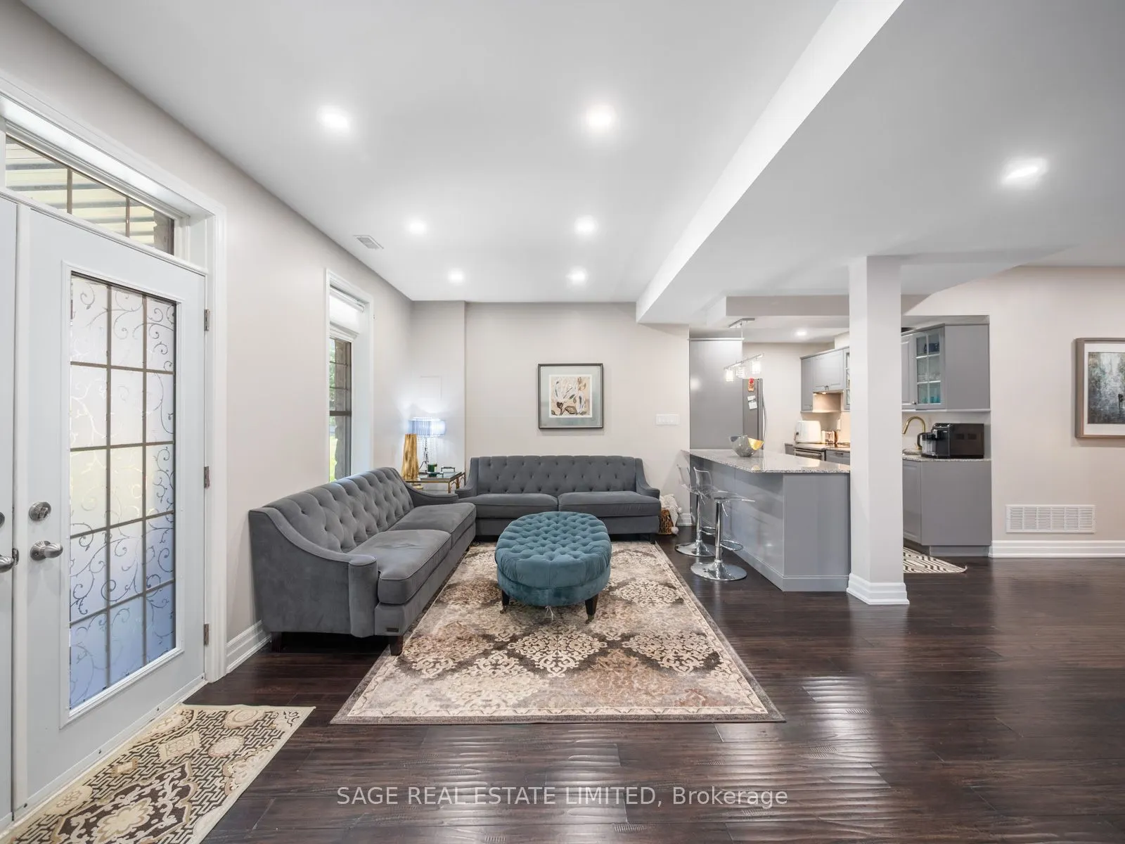 4 Alex Campbell Crescent W, #LOWER