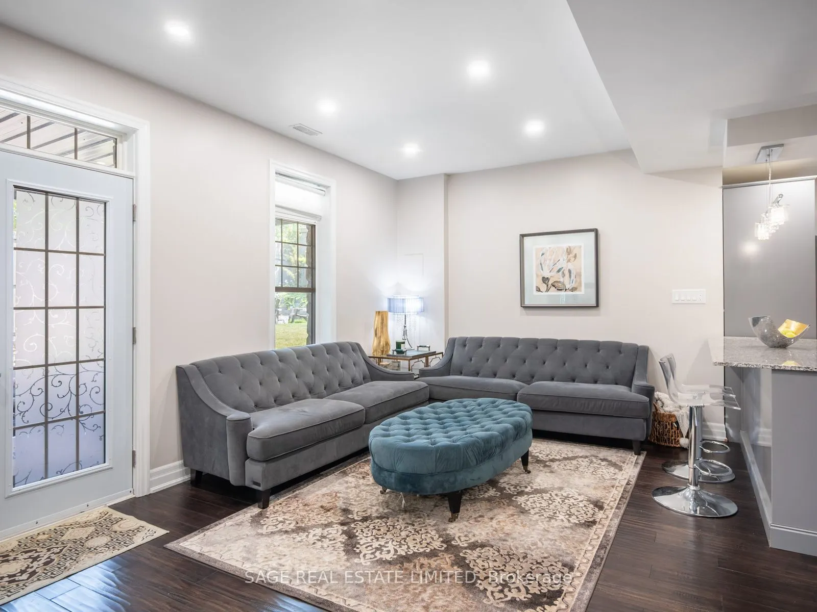 4 Alex Campbell Crescent W, #LOWER