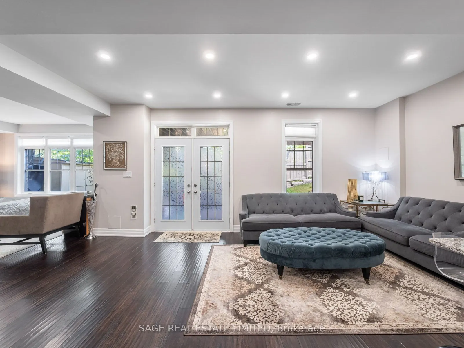 4 Alex Campbell Crescent W, #LOWER