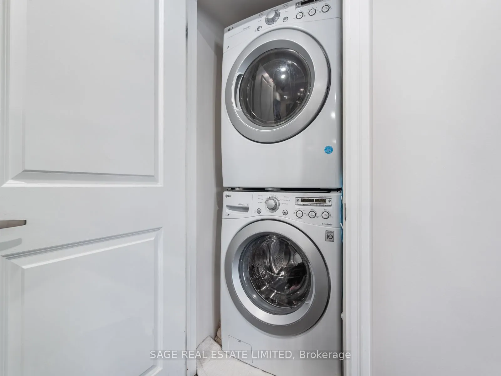 4 Alex Campbell Crescent W, #LOWER