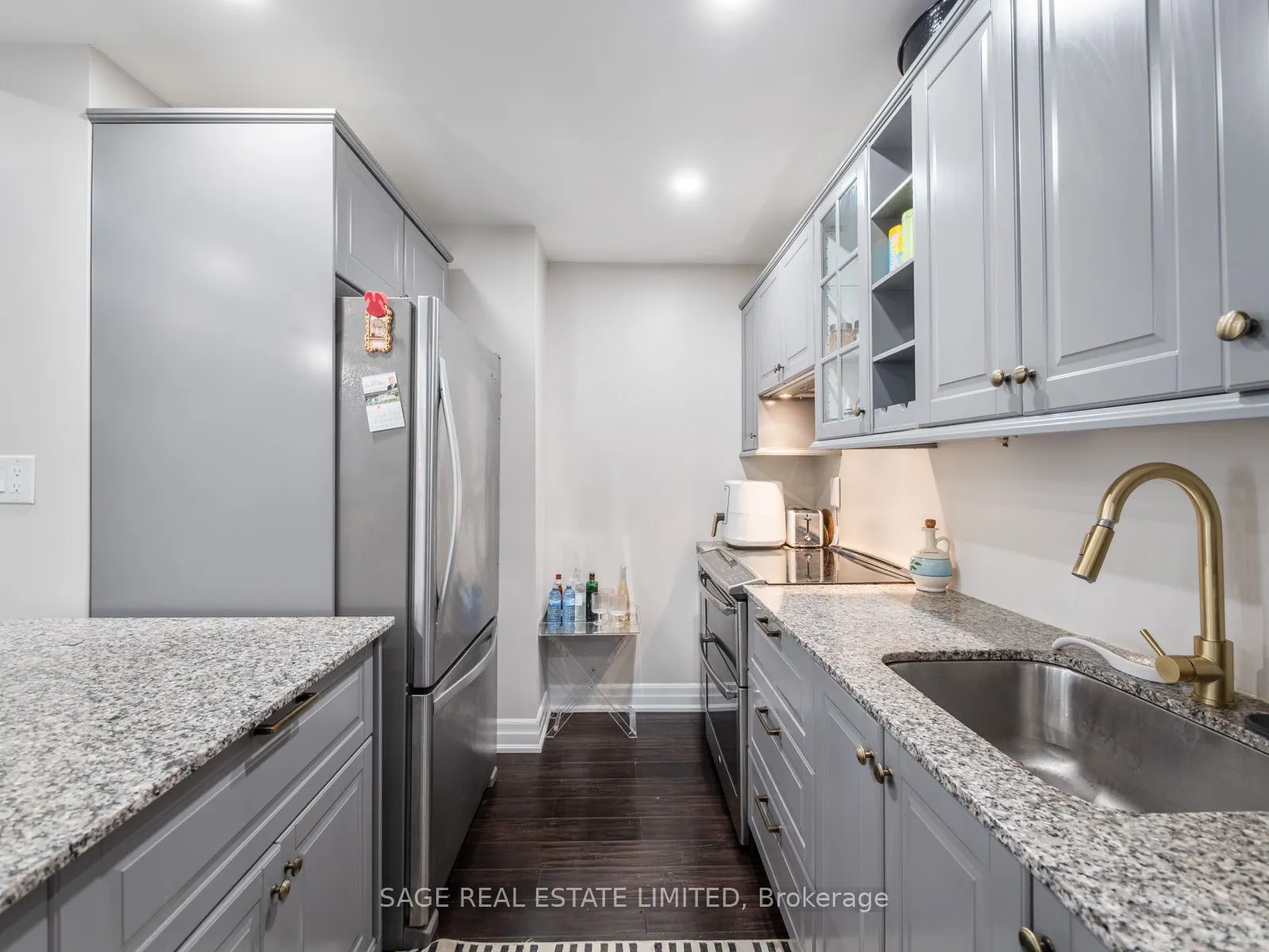4 Alex Campbell Crescent W, #LOWER