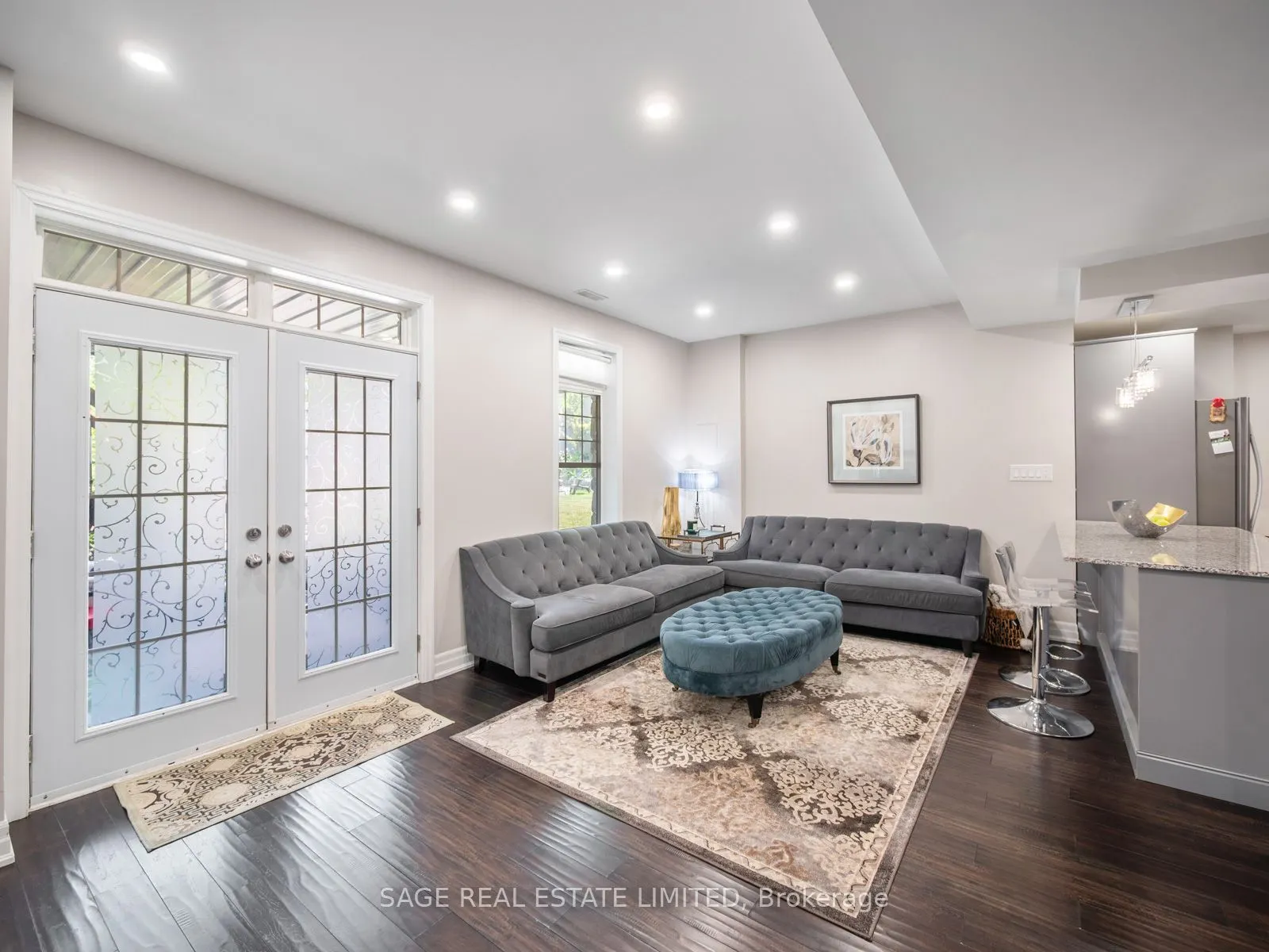4 Alex Campbell Crescent W, #LOWER