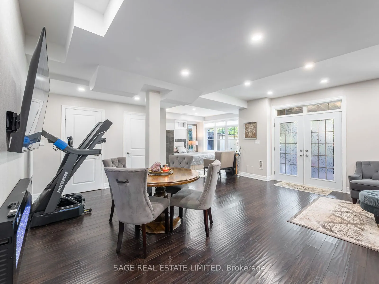 4 Alex Campbell Crescent W, #LOWER