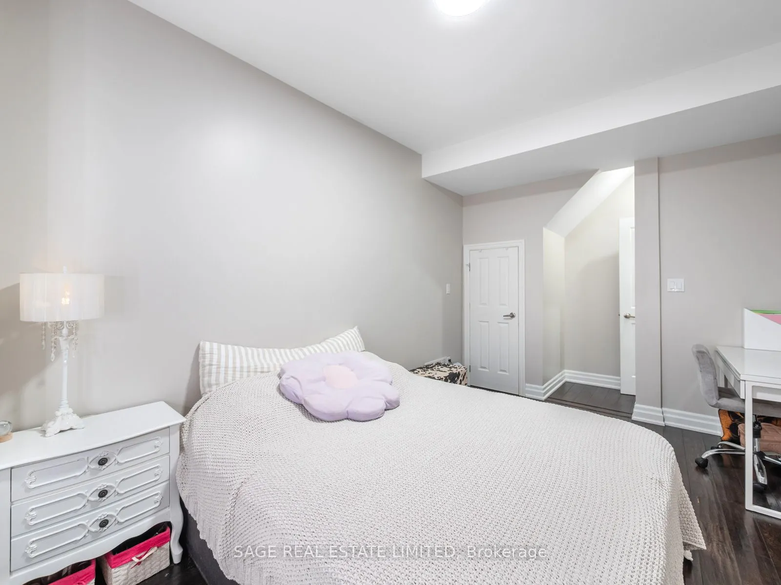 4 Alex Campbell Crescent W, #LOWER