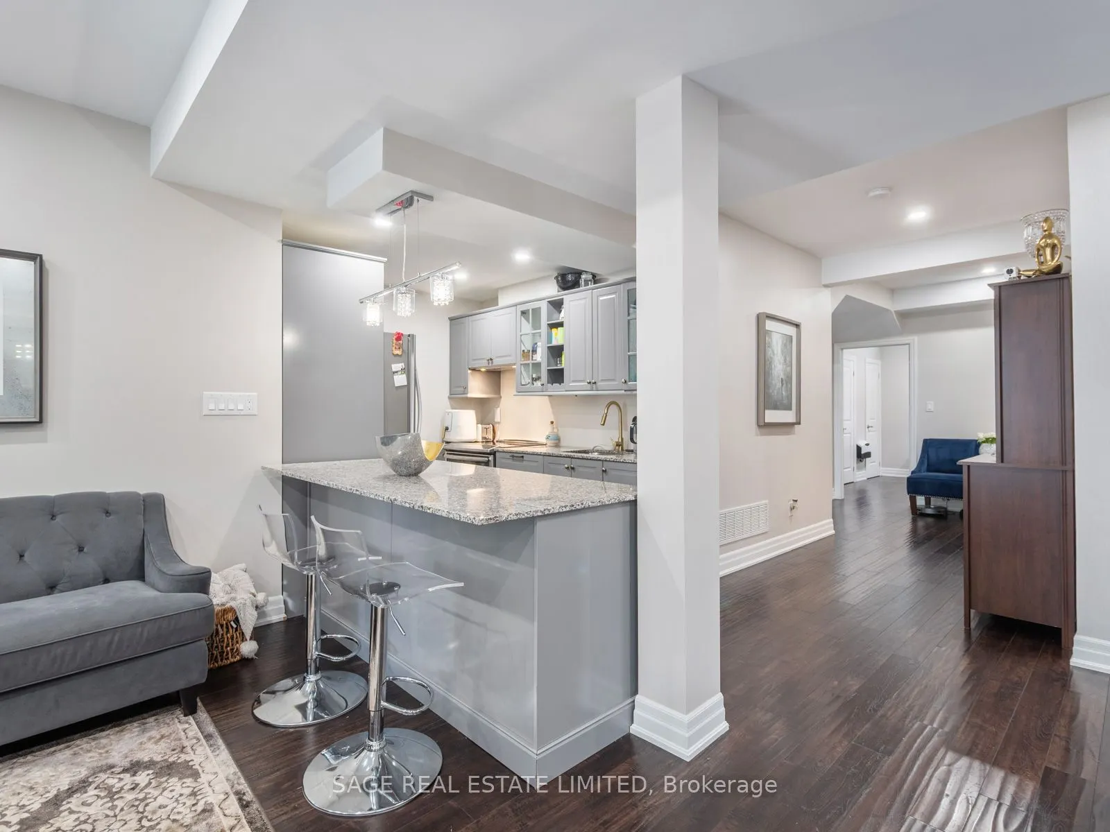 4 Alex Campbell Crescent W, #LOWER