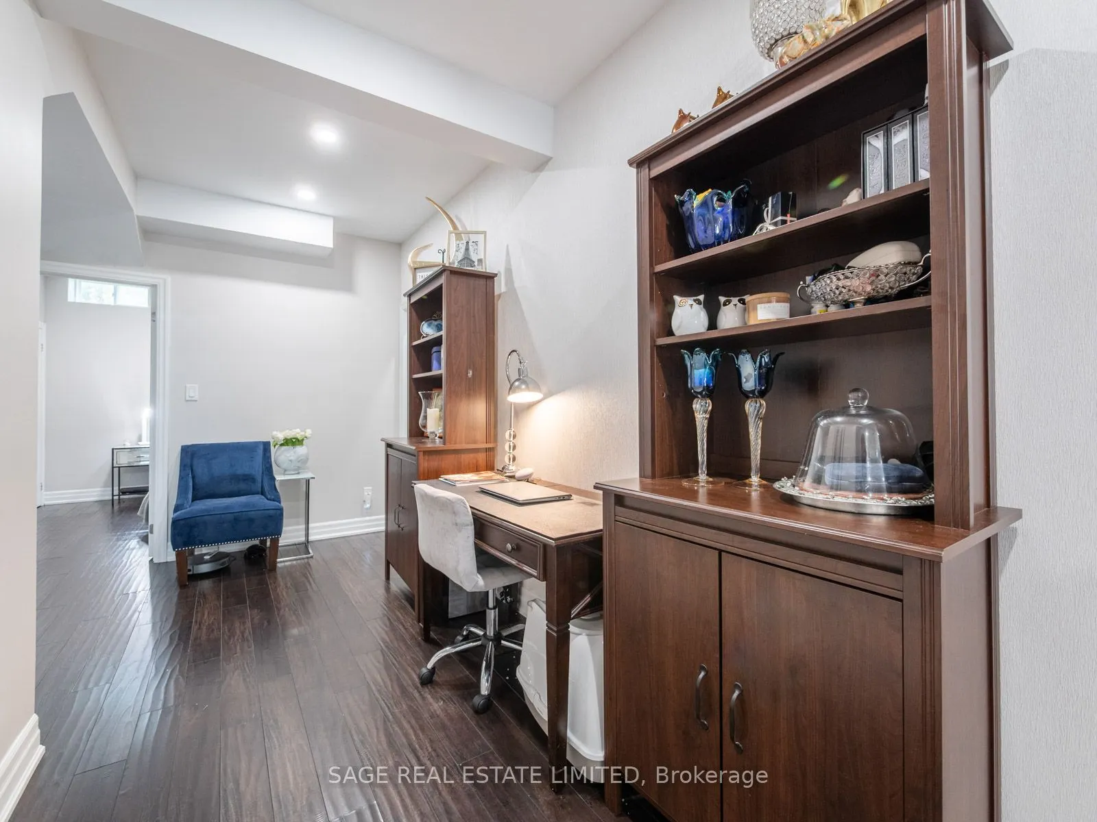 4 Alex Campbell Crescent W, #LOWER