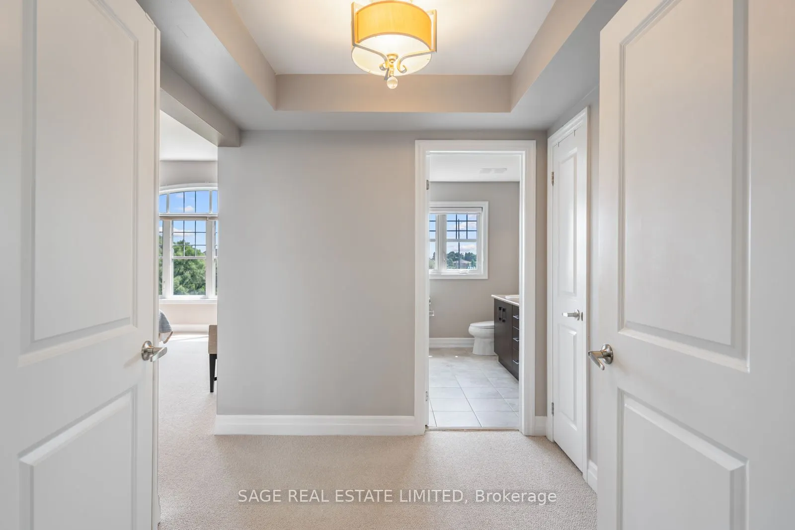 4 Alex Campbell Crescent W, #MAIN
