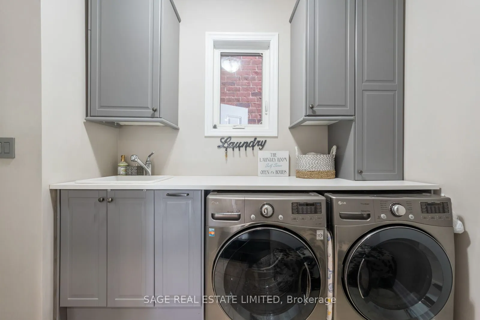 4 Alex Campbell Crescent W, #MAIN