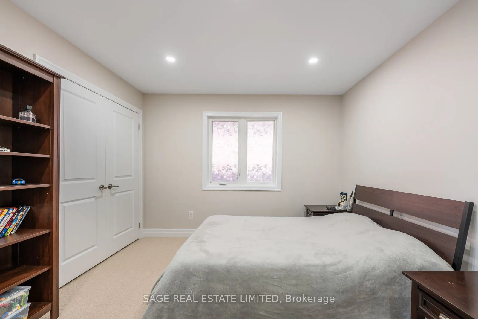4 Alex Campbell Crescent W, #MAIN