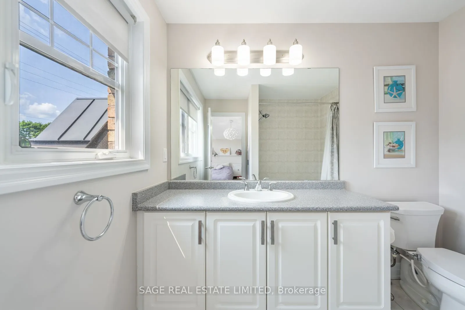 4 Alex Campbell Crescent W, #MAIN