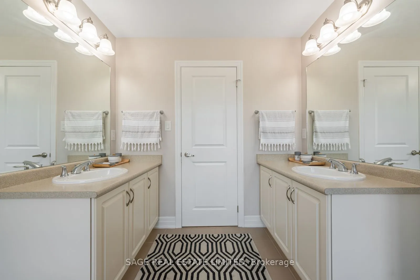4 Alex Campbell Crescent W, #MAIN