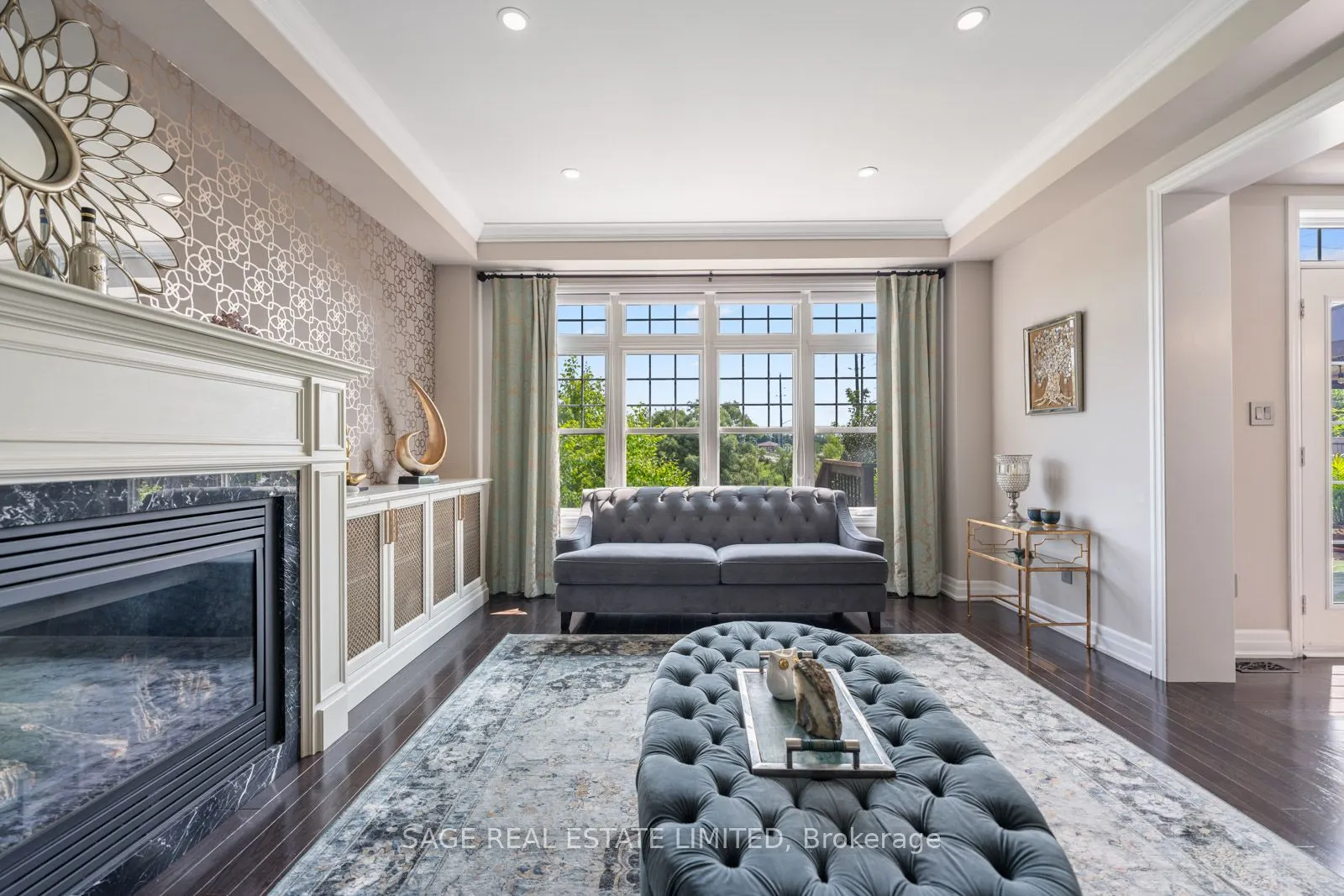 4 Alex Campbell Crescent W, #MAIN