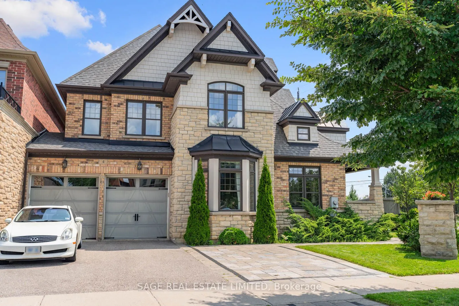 4 Alex Campbell Crescent W, #MAIN