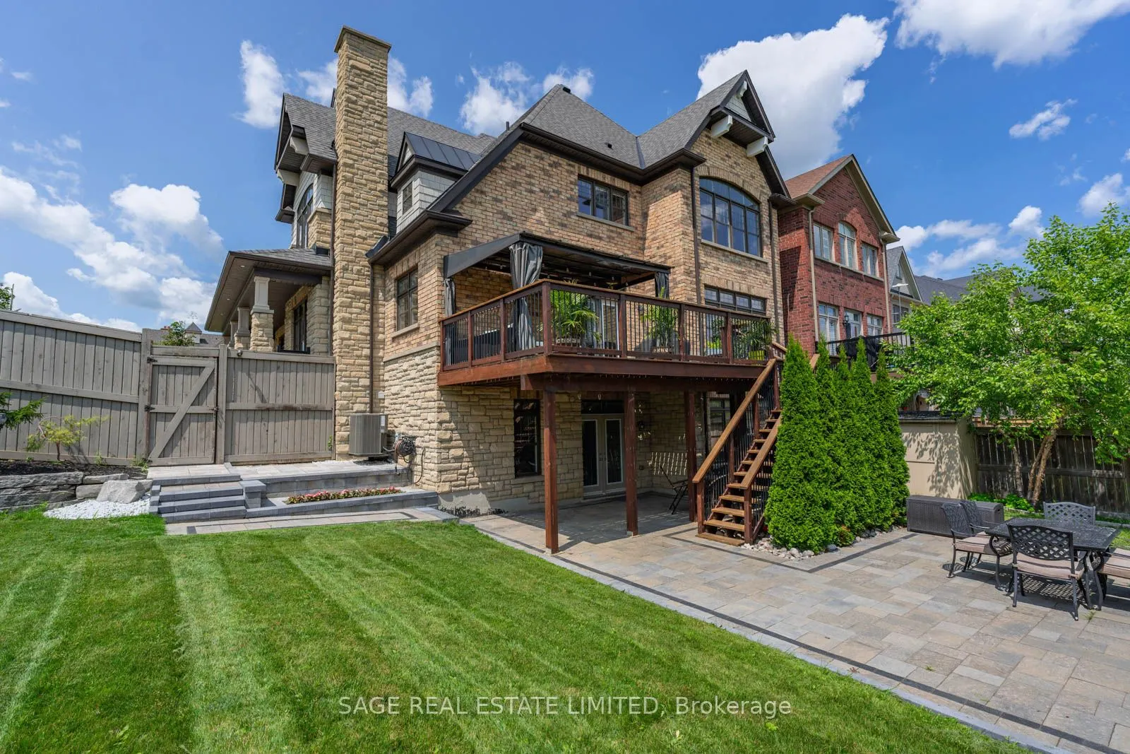 4 Alex Campbell Crescent W, #MAIN