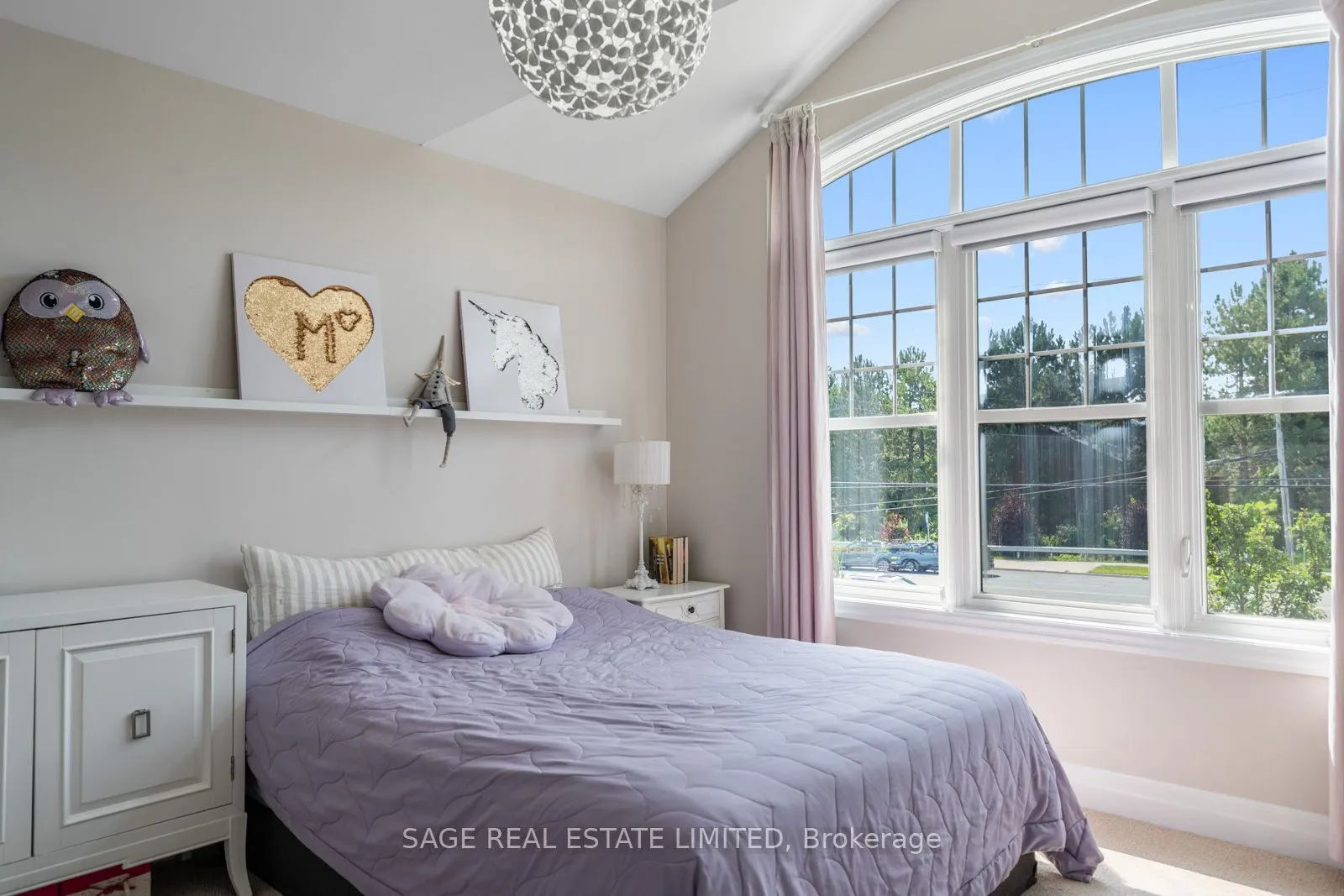4 Alex Campbell Crescent W, #MAIN
