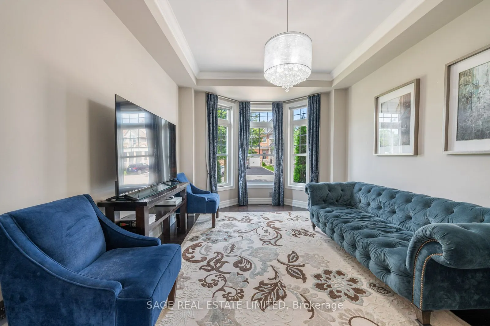 4 Alex Campbell Crescent W, #MAIN