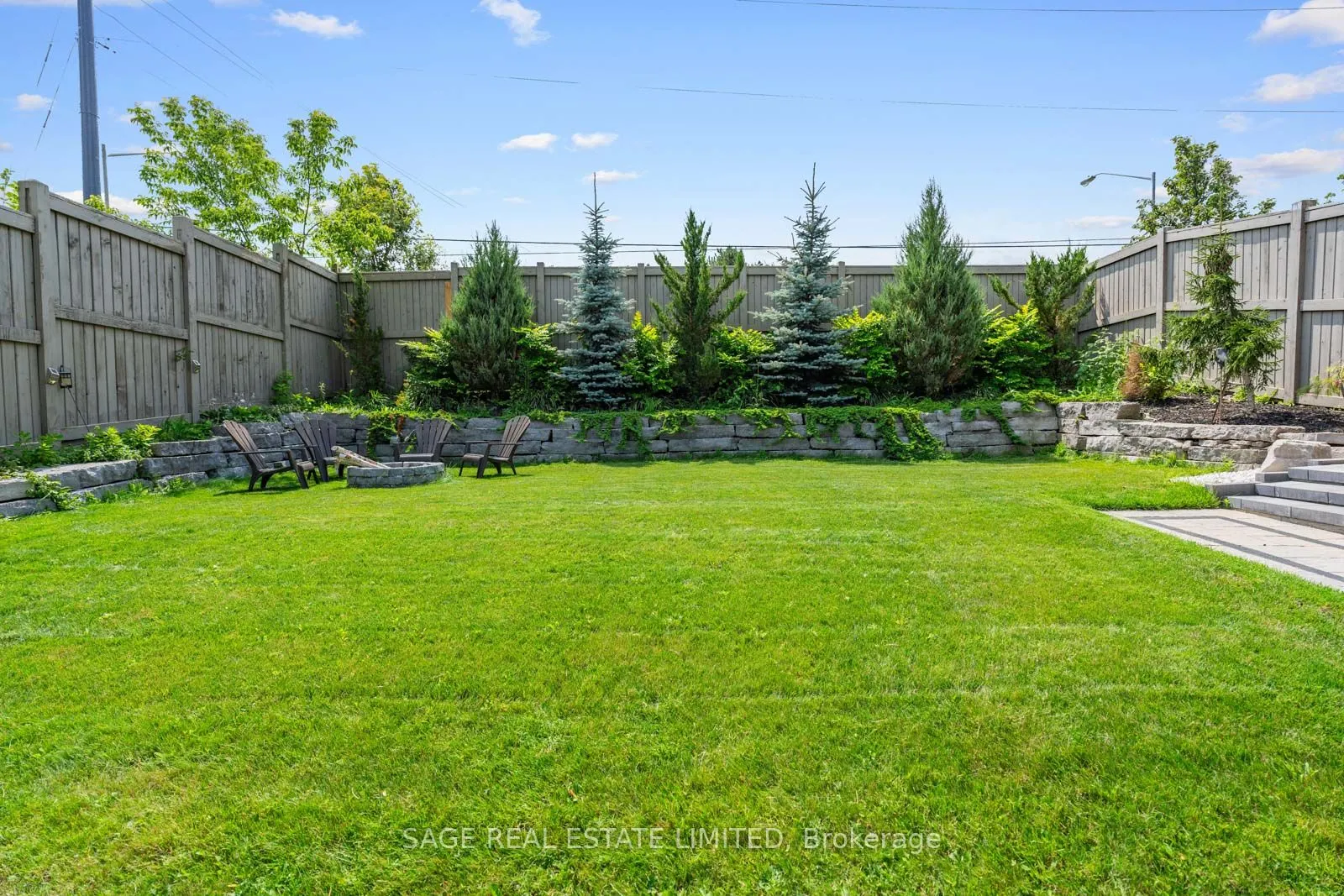 4 Alex Campbell Crescent W, #MAIN
