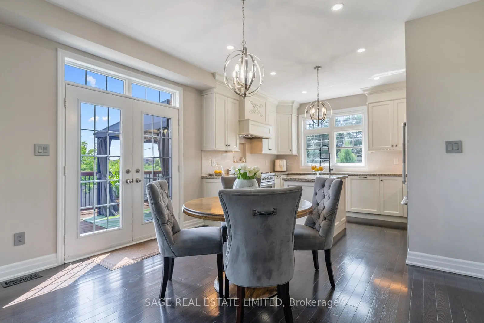 4 Alex Campbell Crescent W, #MAIN