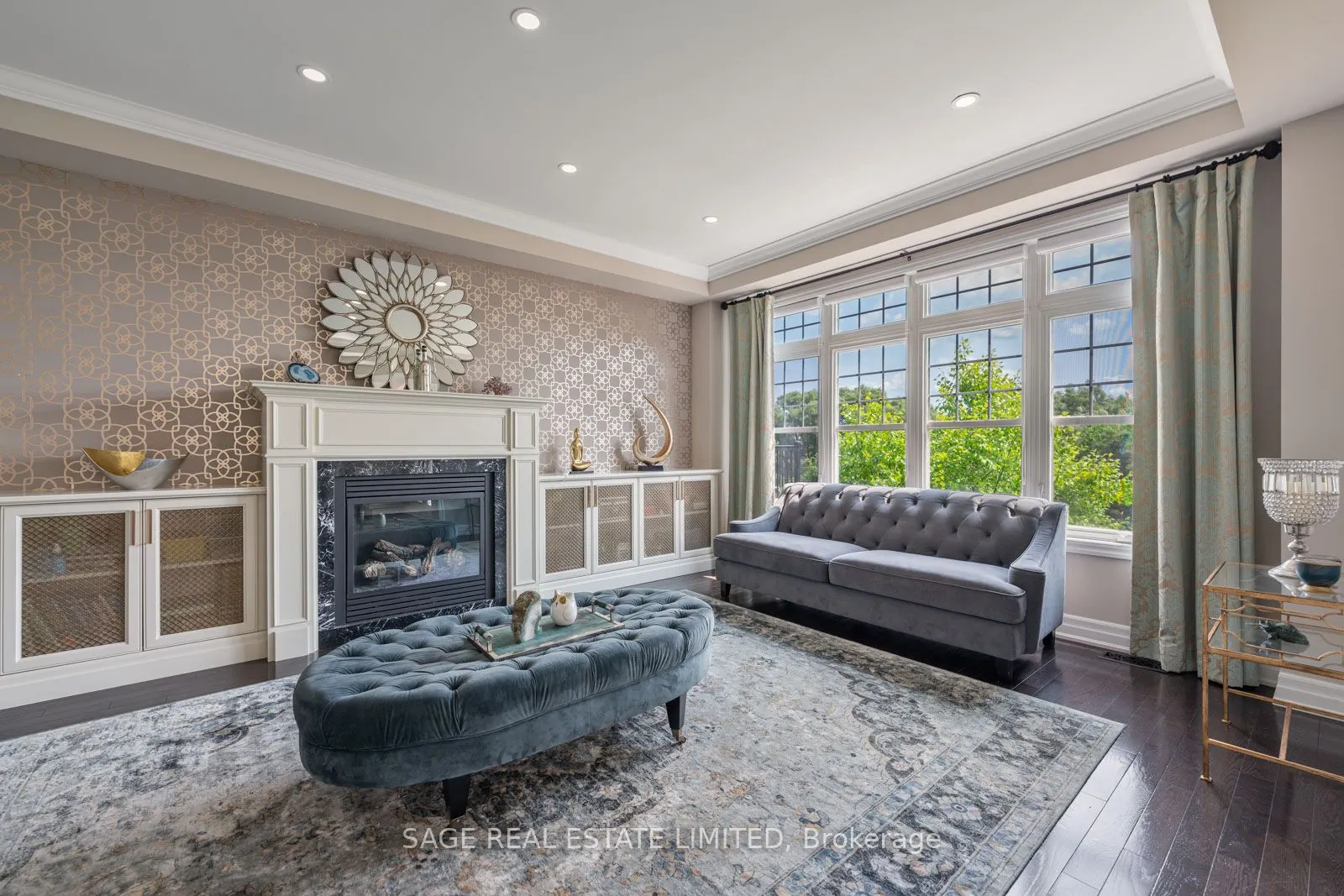 4 Alex Campbell Crescent W, #MAIN