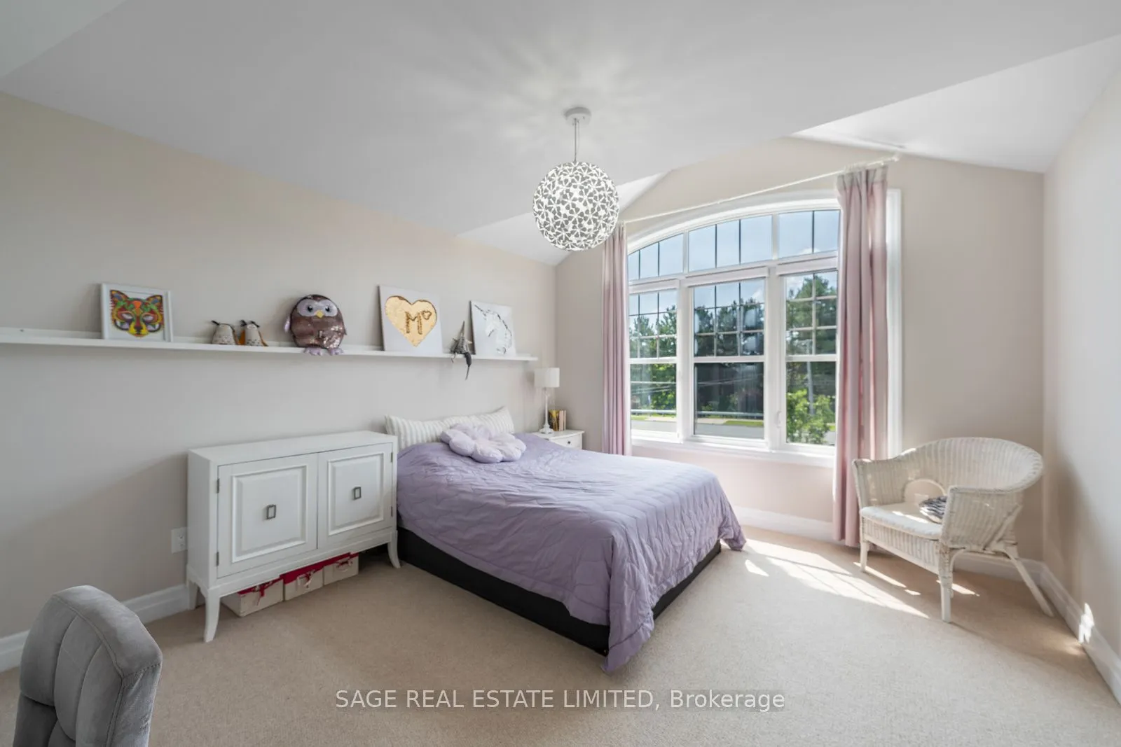 4 Alex Campbell Crescent W, #MAIN