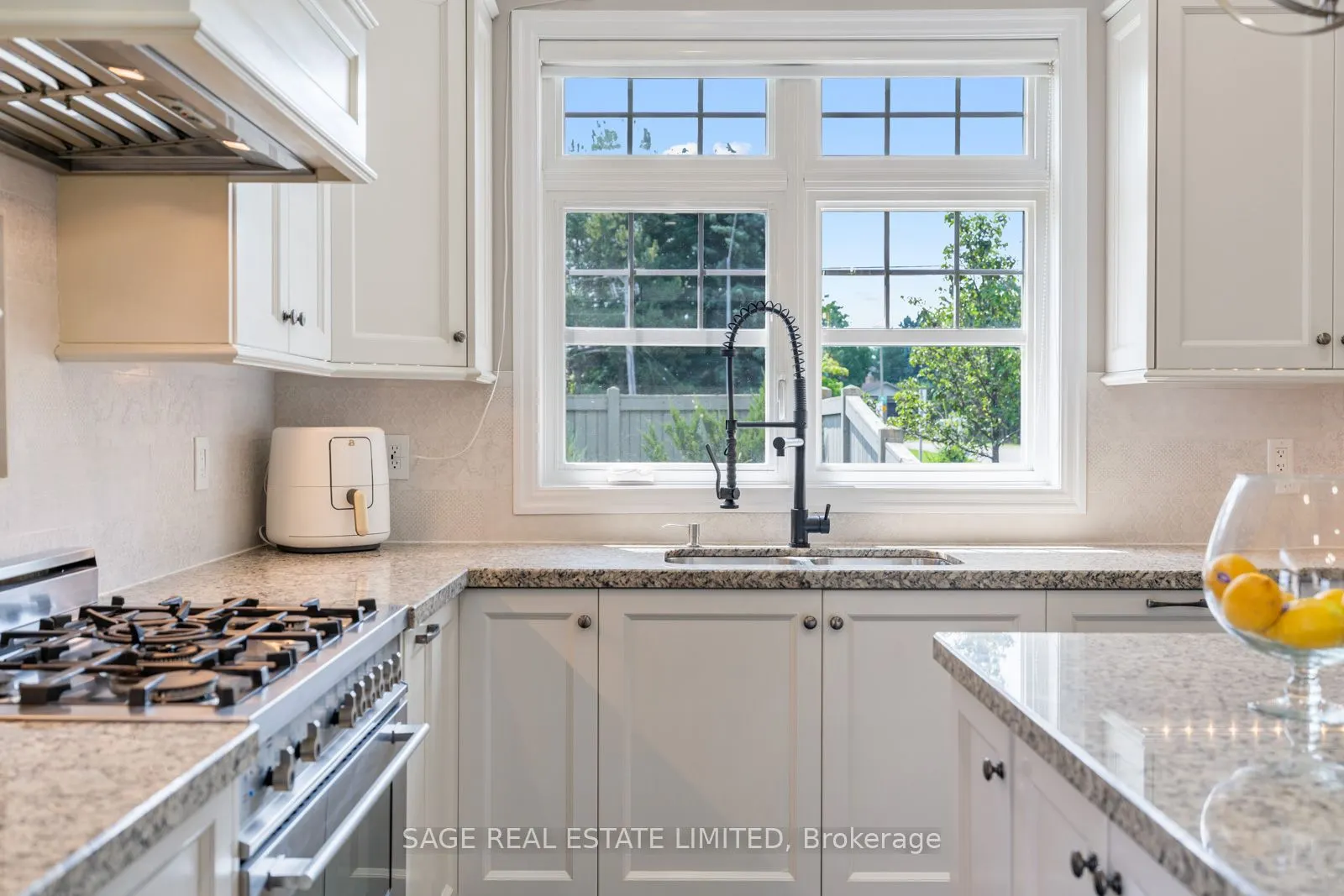 4 Alex Campbell Crescent W, #MAIN