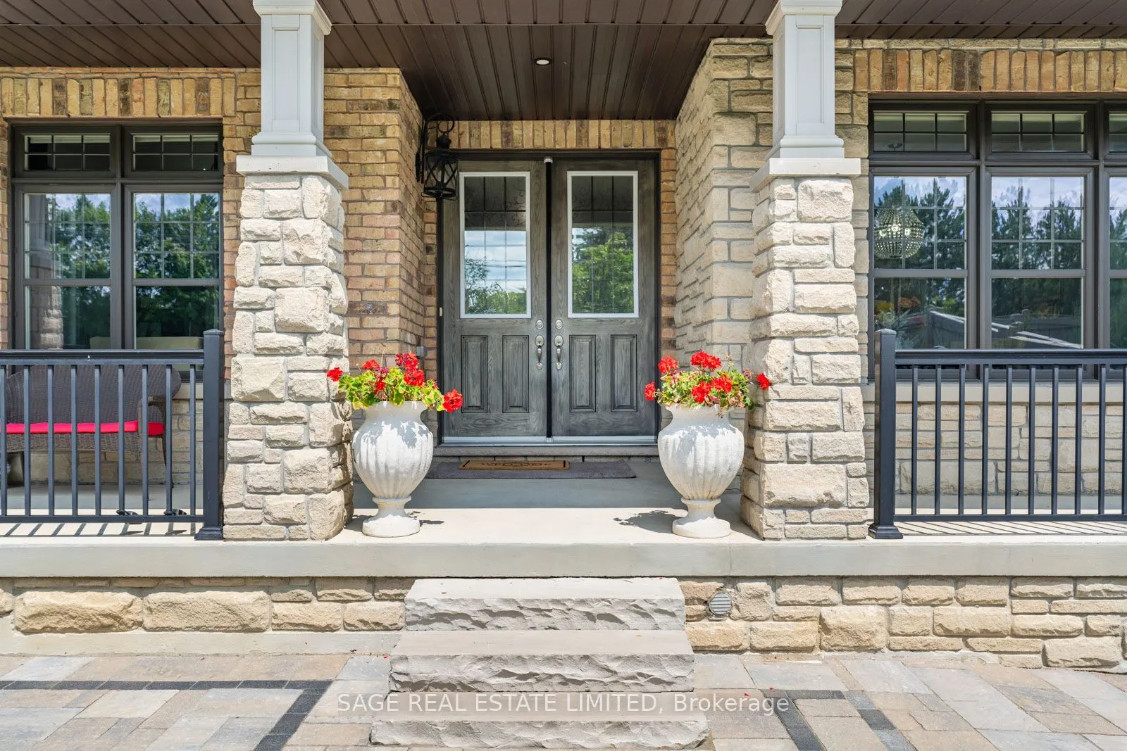 4 Alex Campbell Crescent W, #MAIN