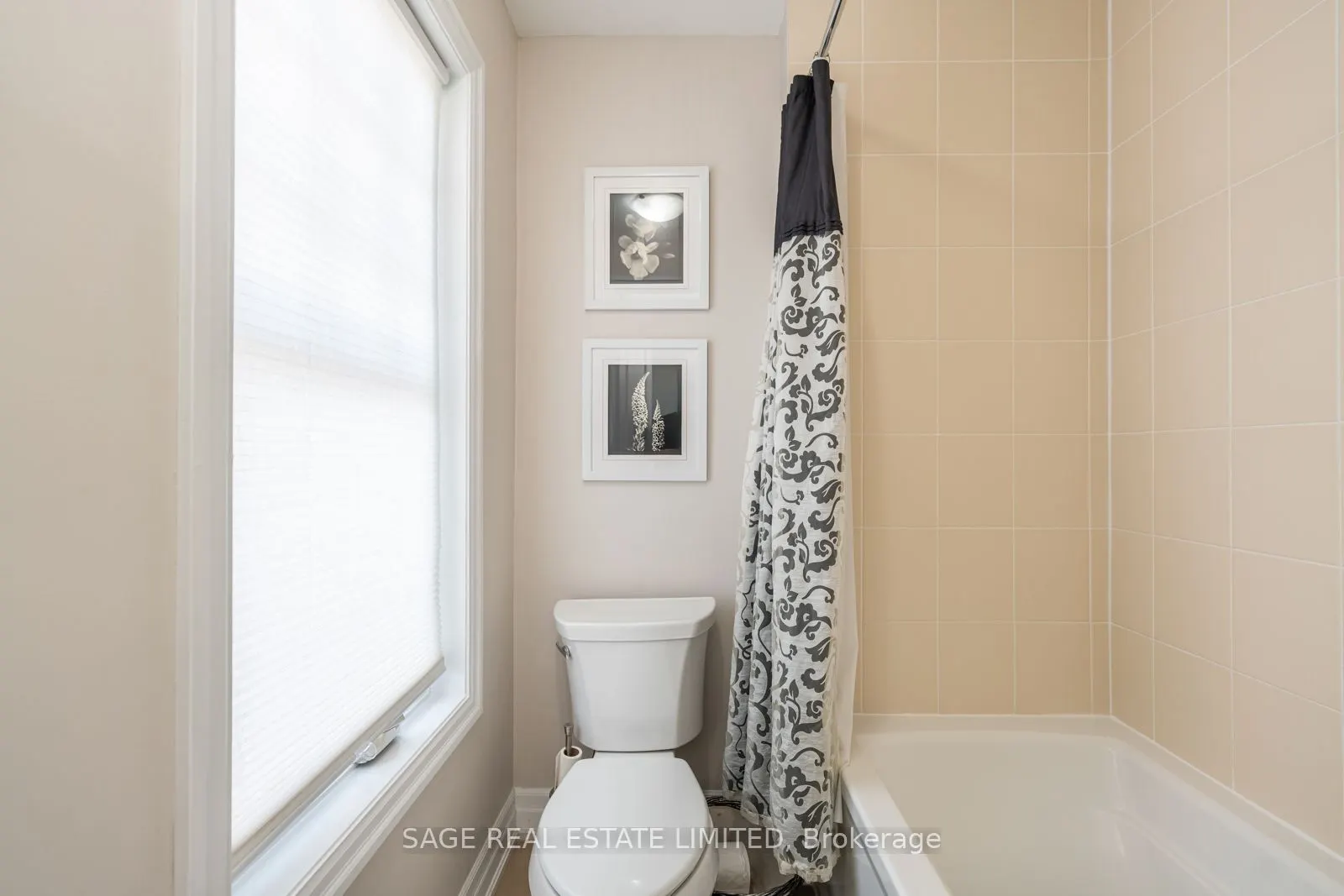 4 Alex Campbell Crescent W, #MAIN