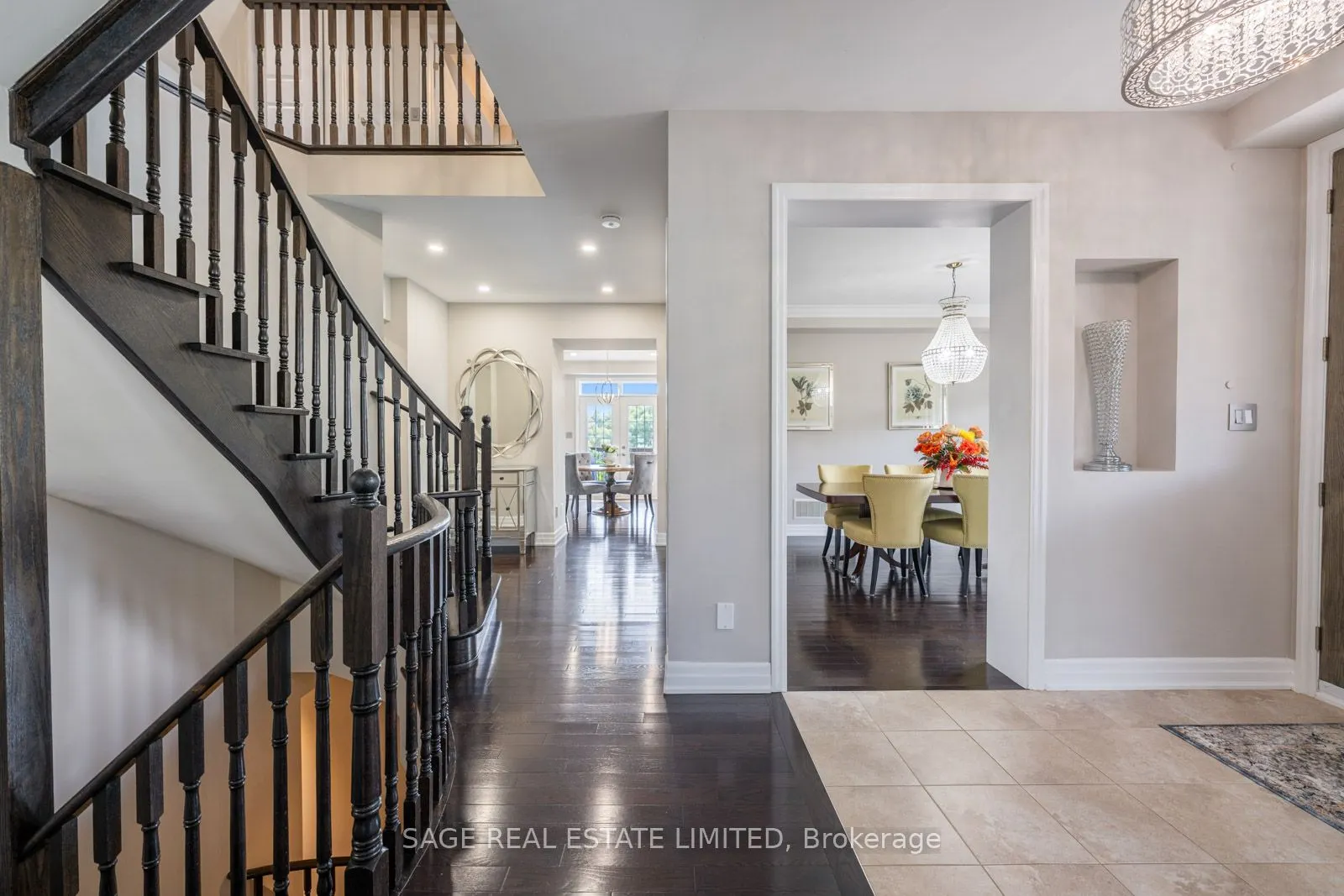4 Alex Campbell Crescent W, #MAIN