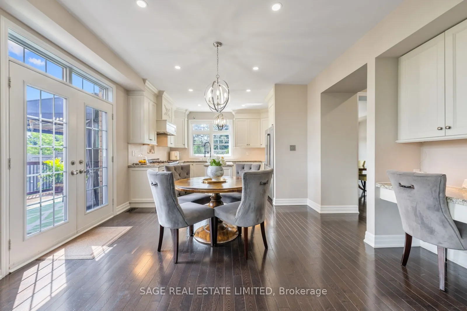 4 Alex Campbell Crescent W, #MAIN