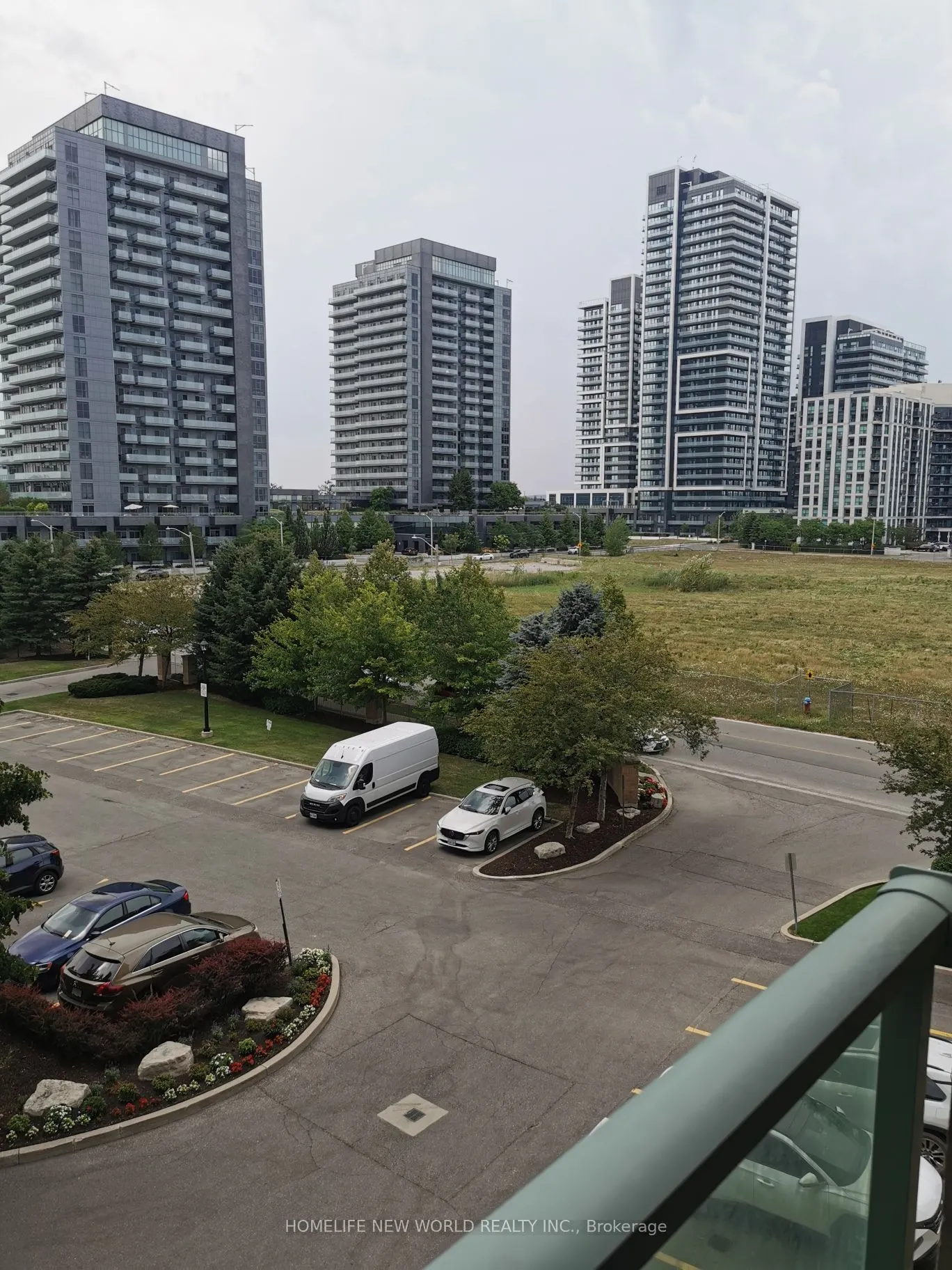 11 Oneida Crescent, #401