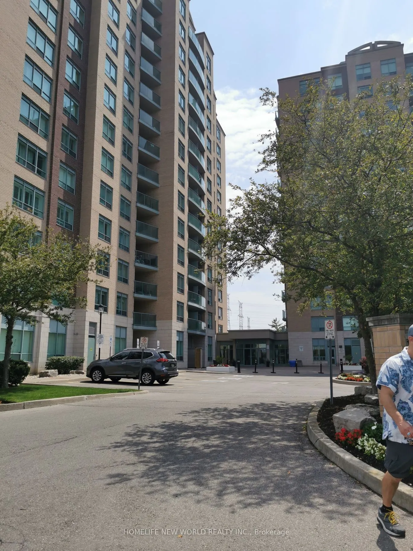 11 Oneida Crescent, #401
