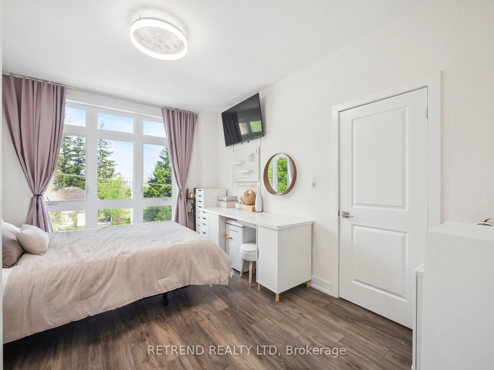 1 Bond Crescent, #9