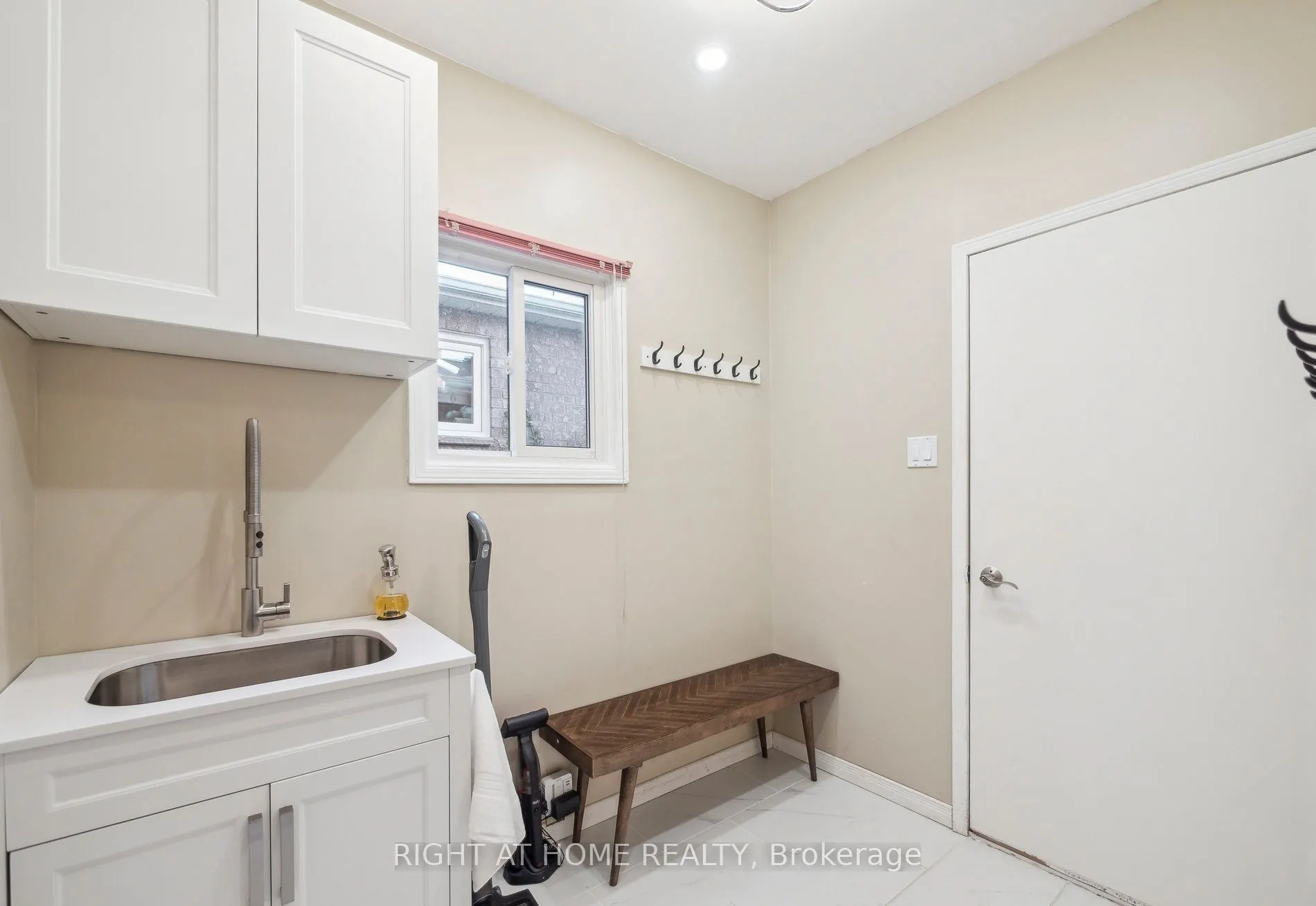 5 Keremeos Crescent