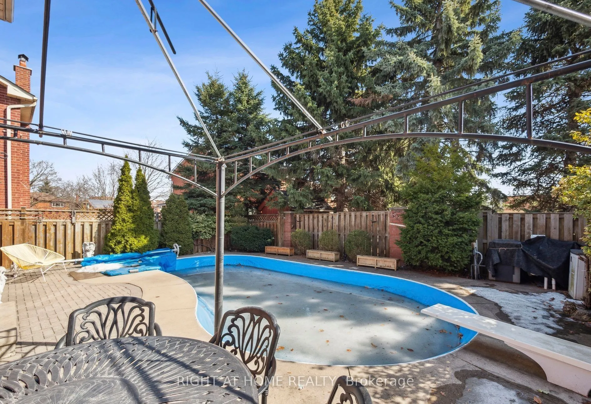 5 Keremeos Crescent