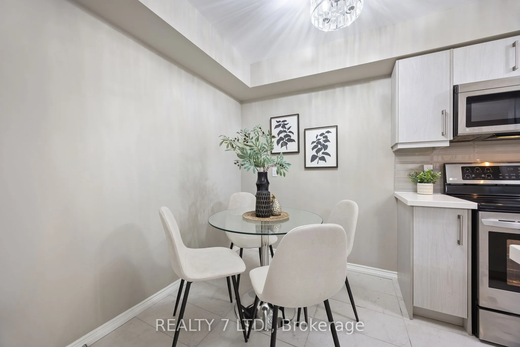 900 Steeles Avenue W, #809