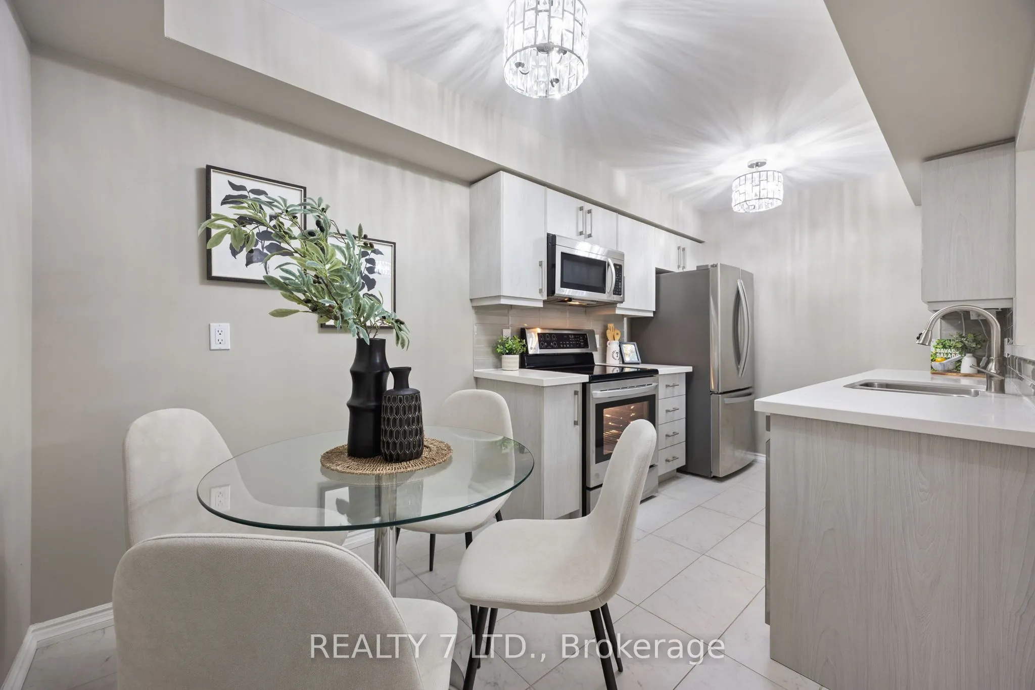 900 Steeles Avenue W, #809