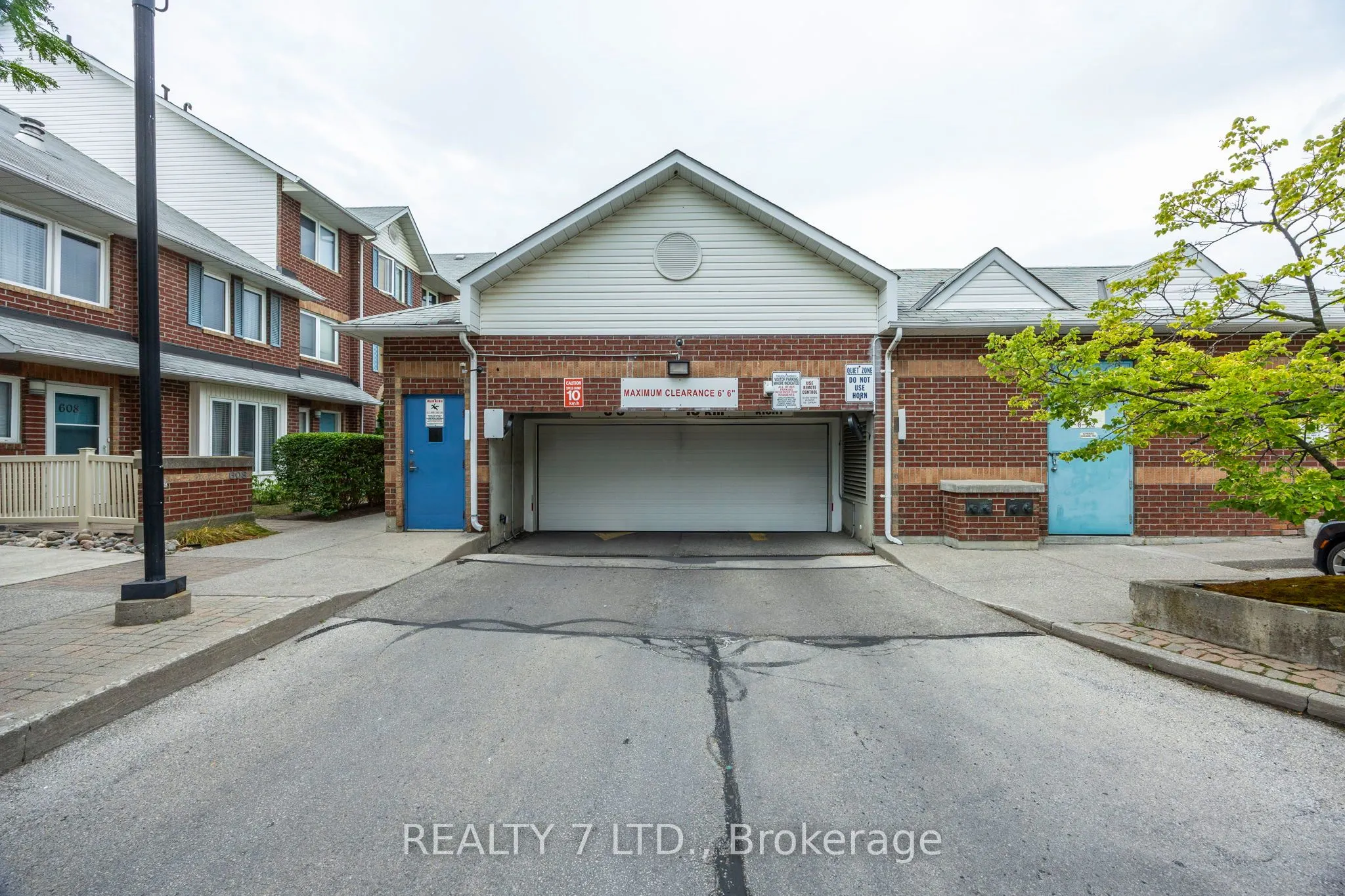 900 Steeles Avenue W, #809