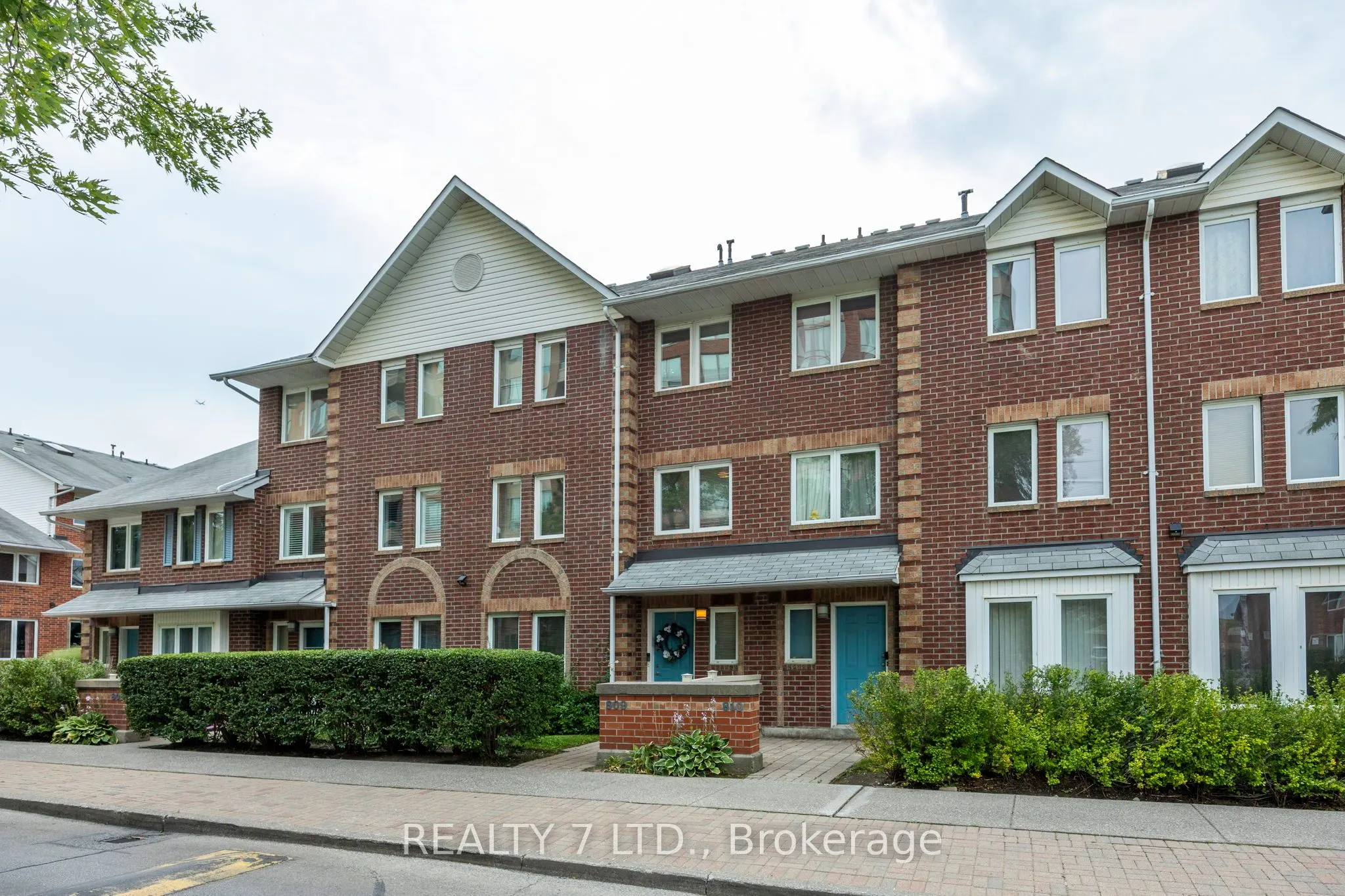 900 Steeles Avenue W, #809