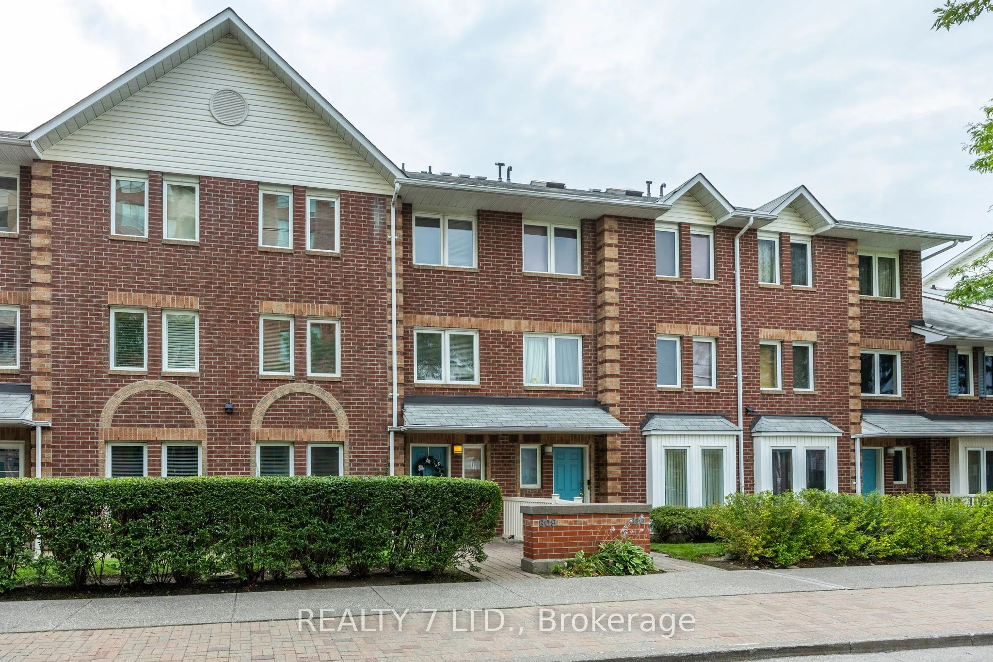 900 Steeles Avenue W, #809