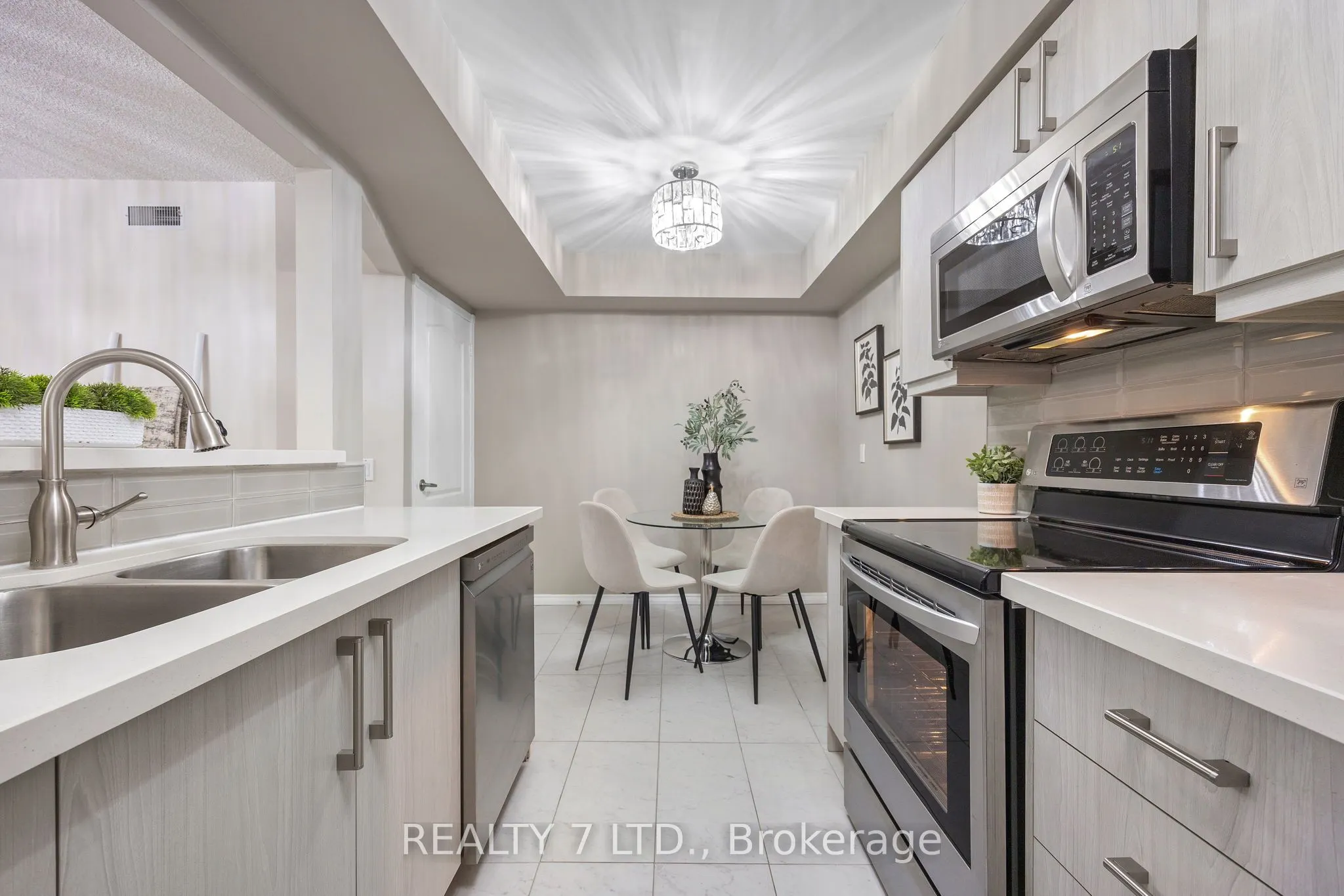 900 Steeles Avenue W, #809