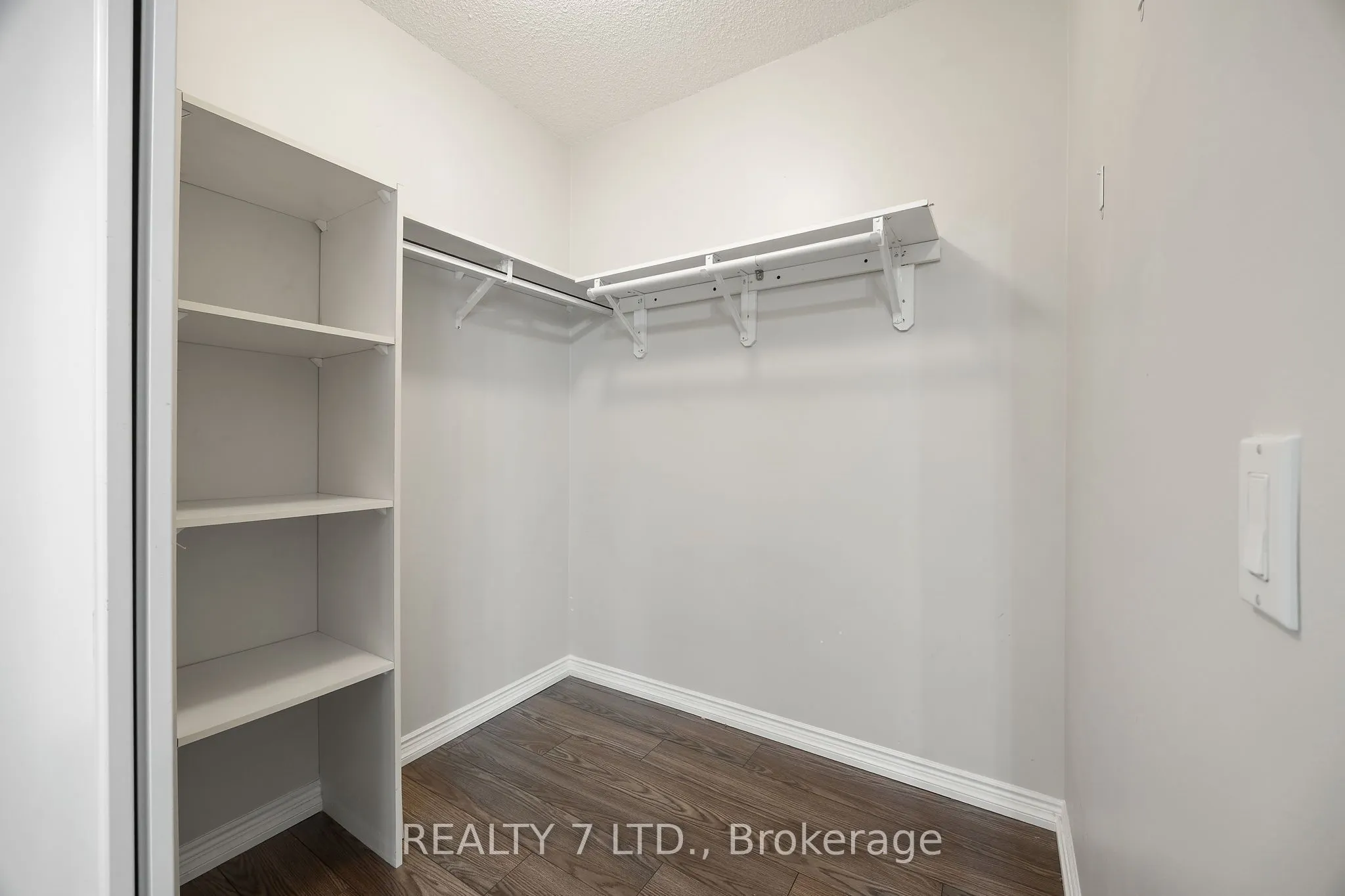 900 Steeles Avenue W, #809