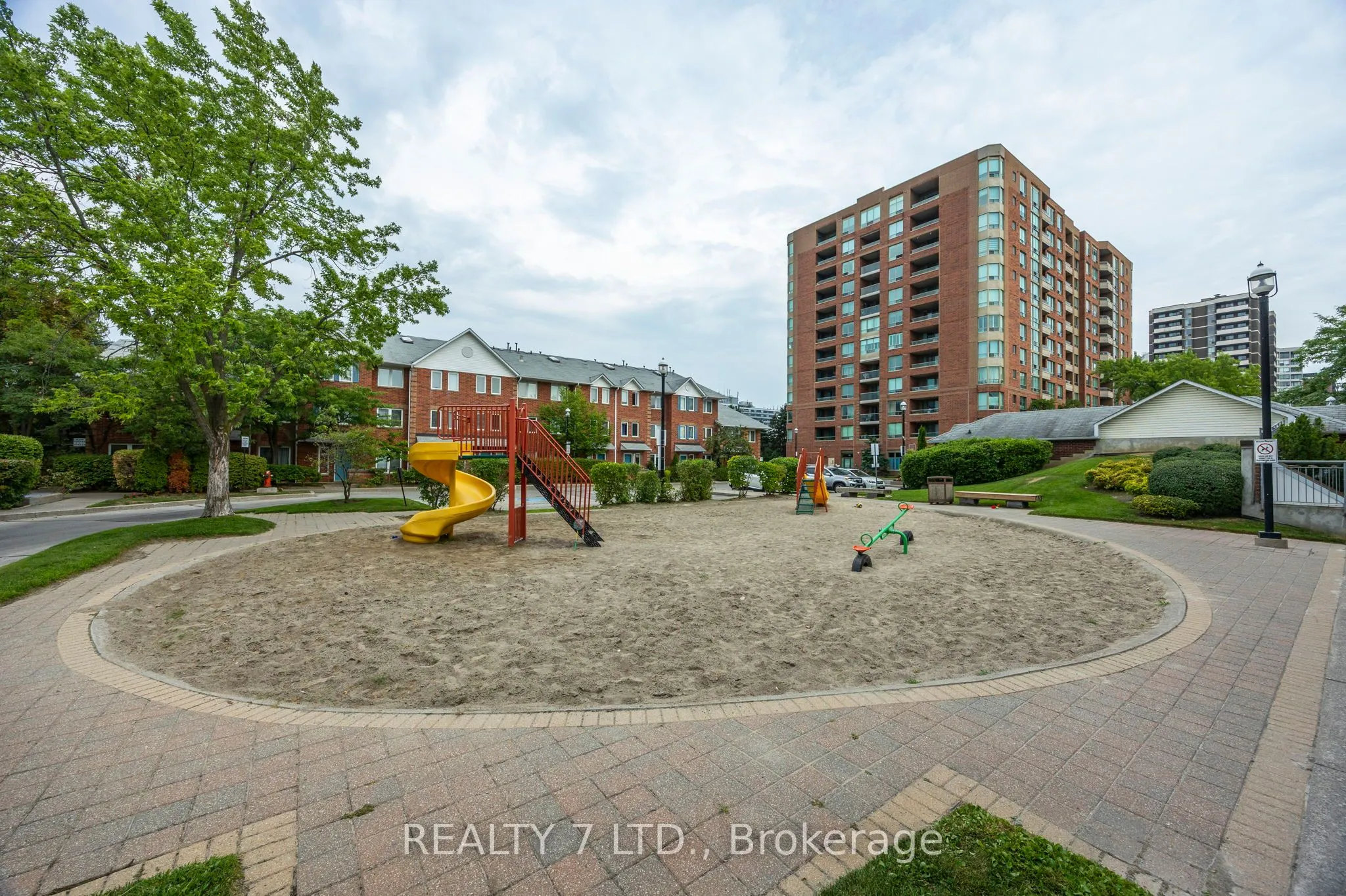 900 Steeles Avenue W, #809