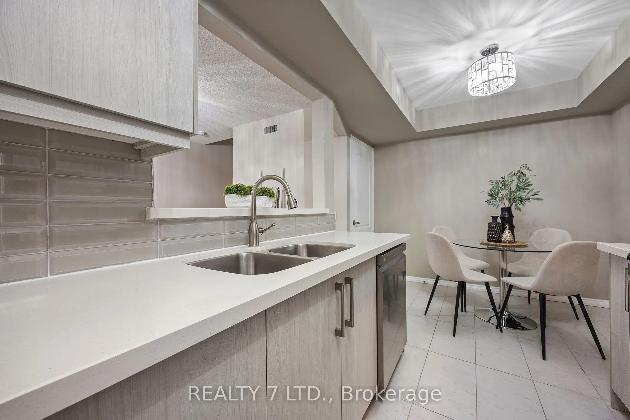 900 Steeles Avenue W, #809