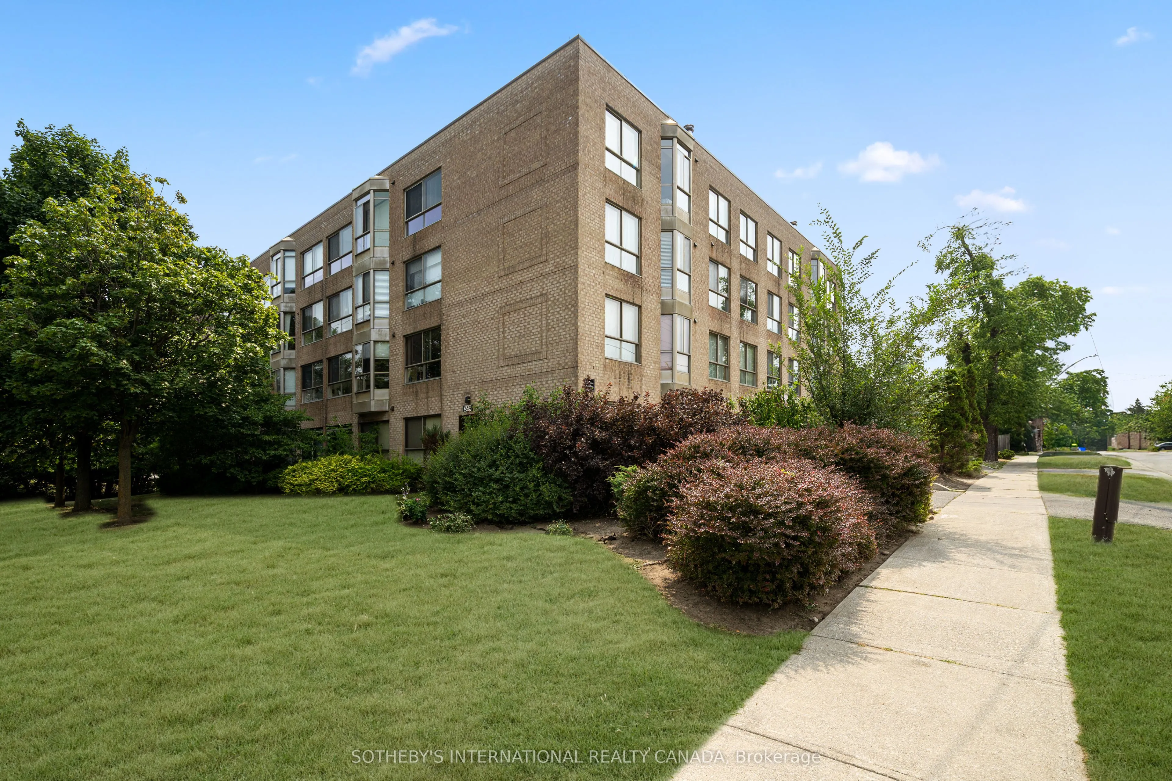 249 Major Mackenzie Drive E, #105