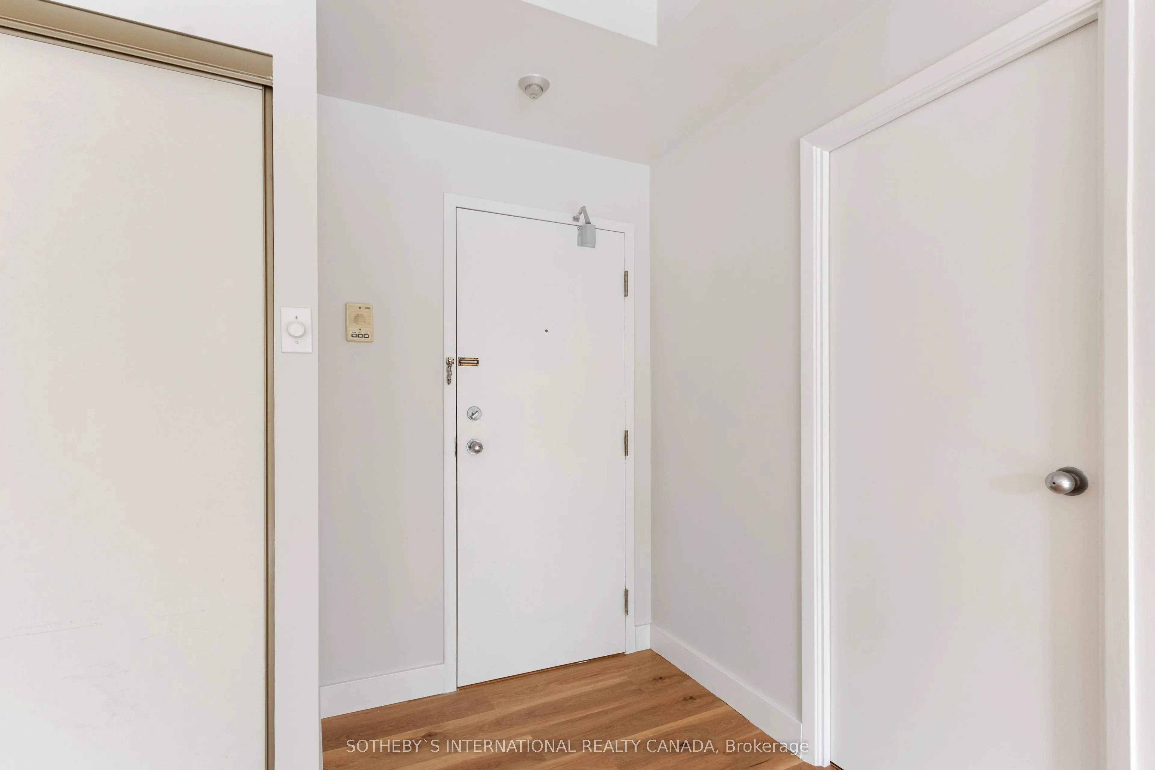 249 Major Mackenzie Drive E, #105