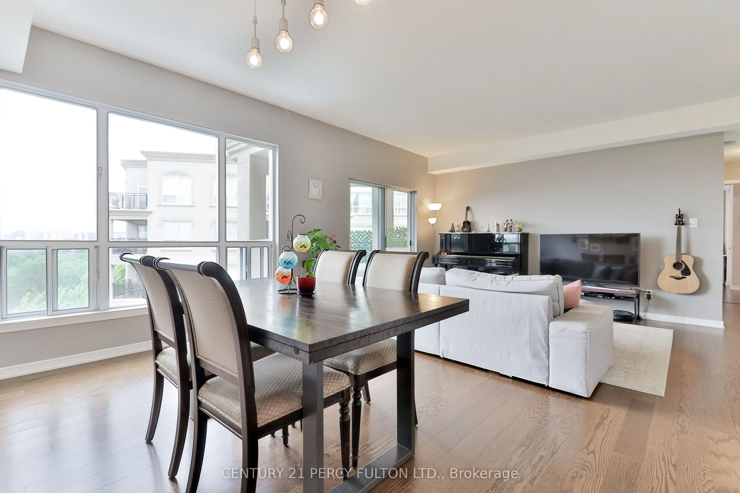 8 Maison Parc Court, #716