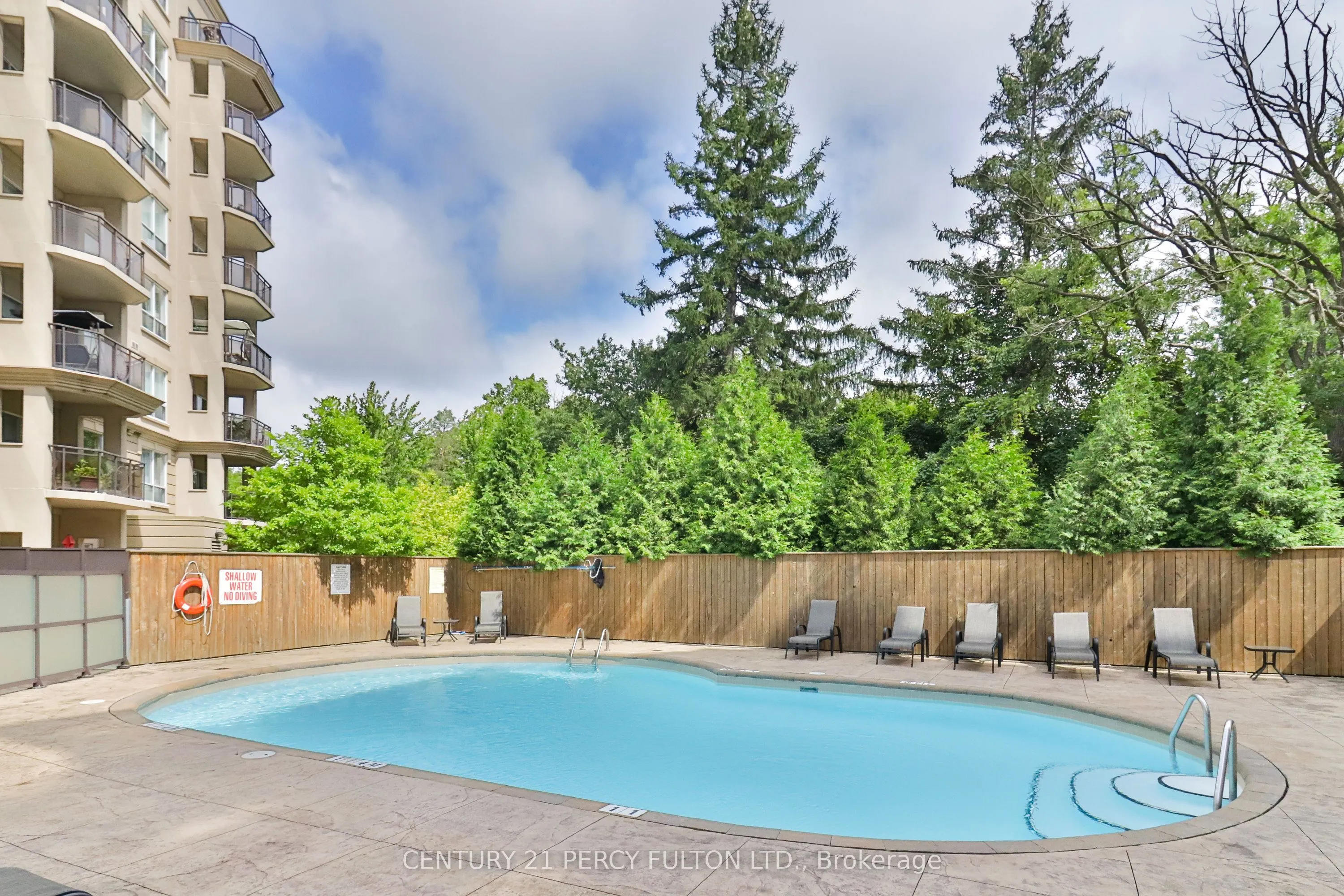 8 Maison Parc Court, #716
