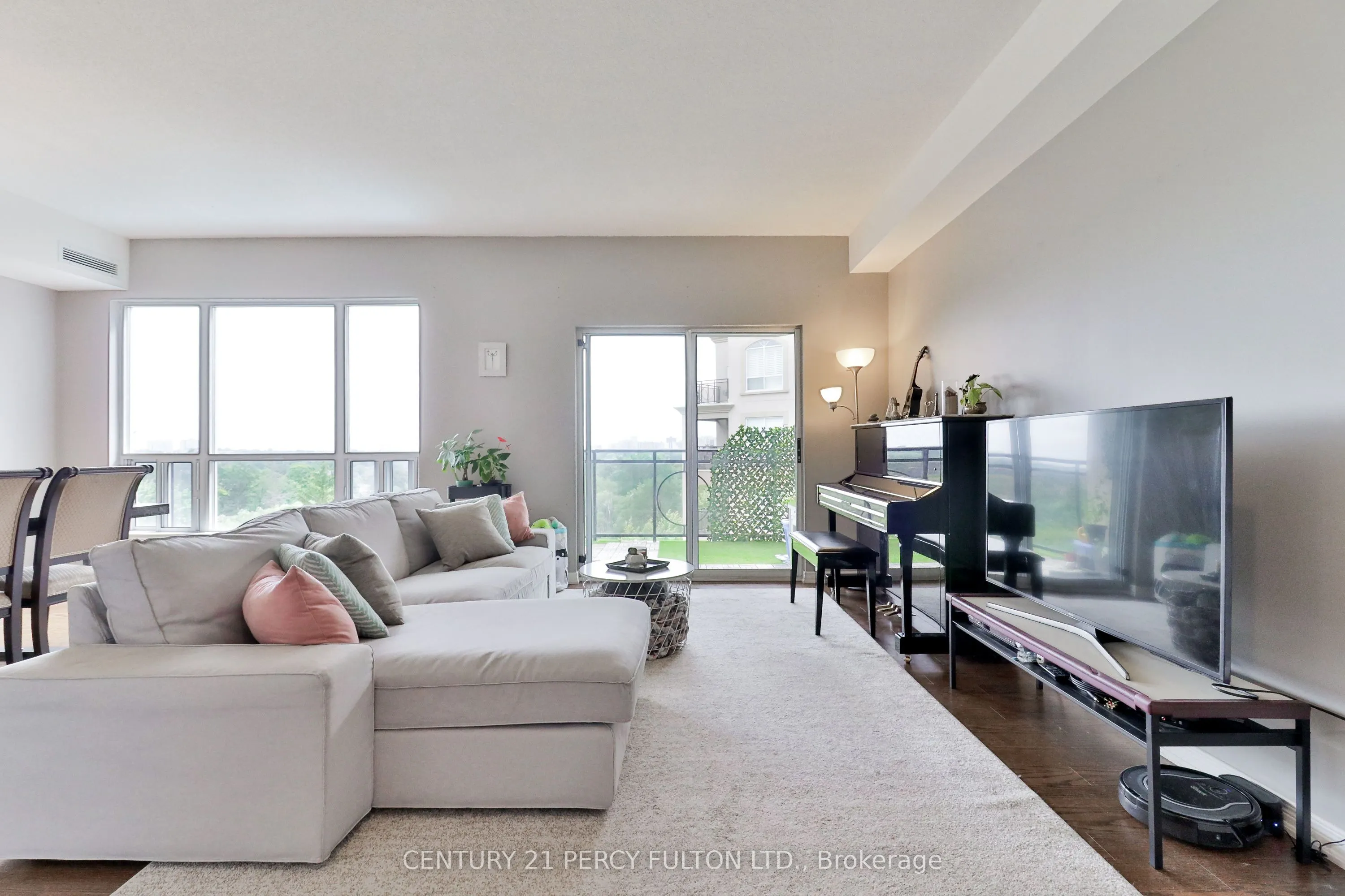 8 Maison Parc Court, #716